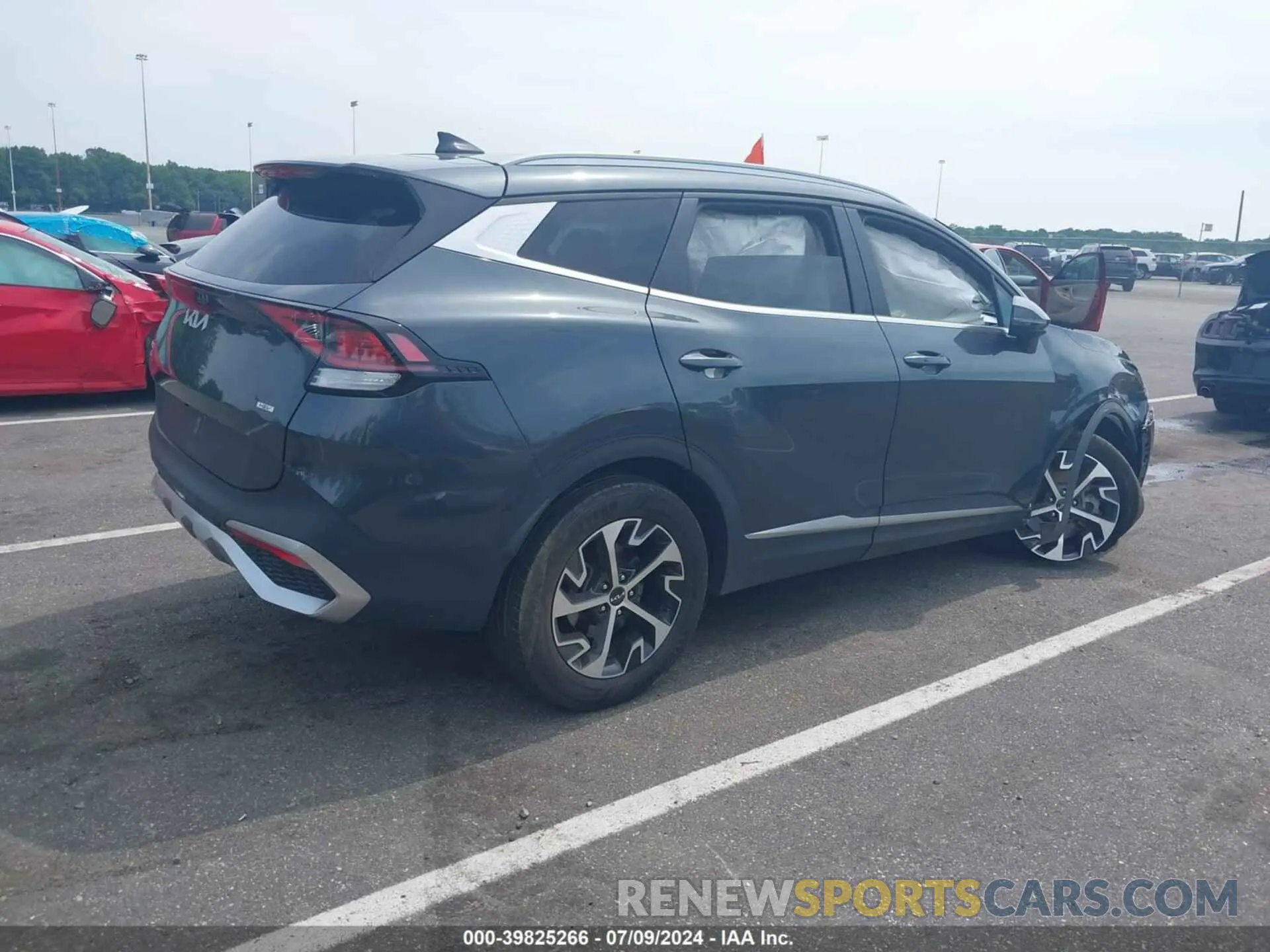 4 Photograph of a damaged car KNDPVCAG5P7018914 KIA SPORTAGE HYBRID 2023