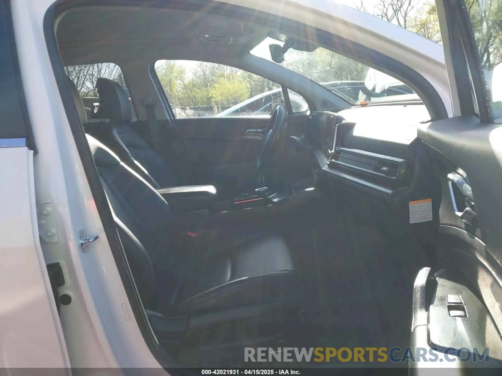5 Photograph of a damaged car KNDPVCAG5P7077588 KIA SPORTAGE HYBRID 2023