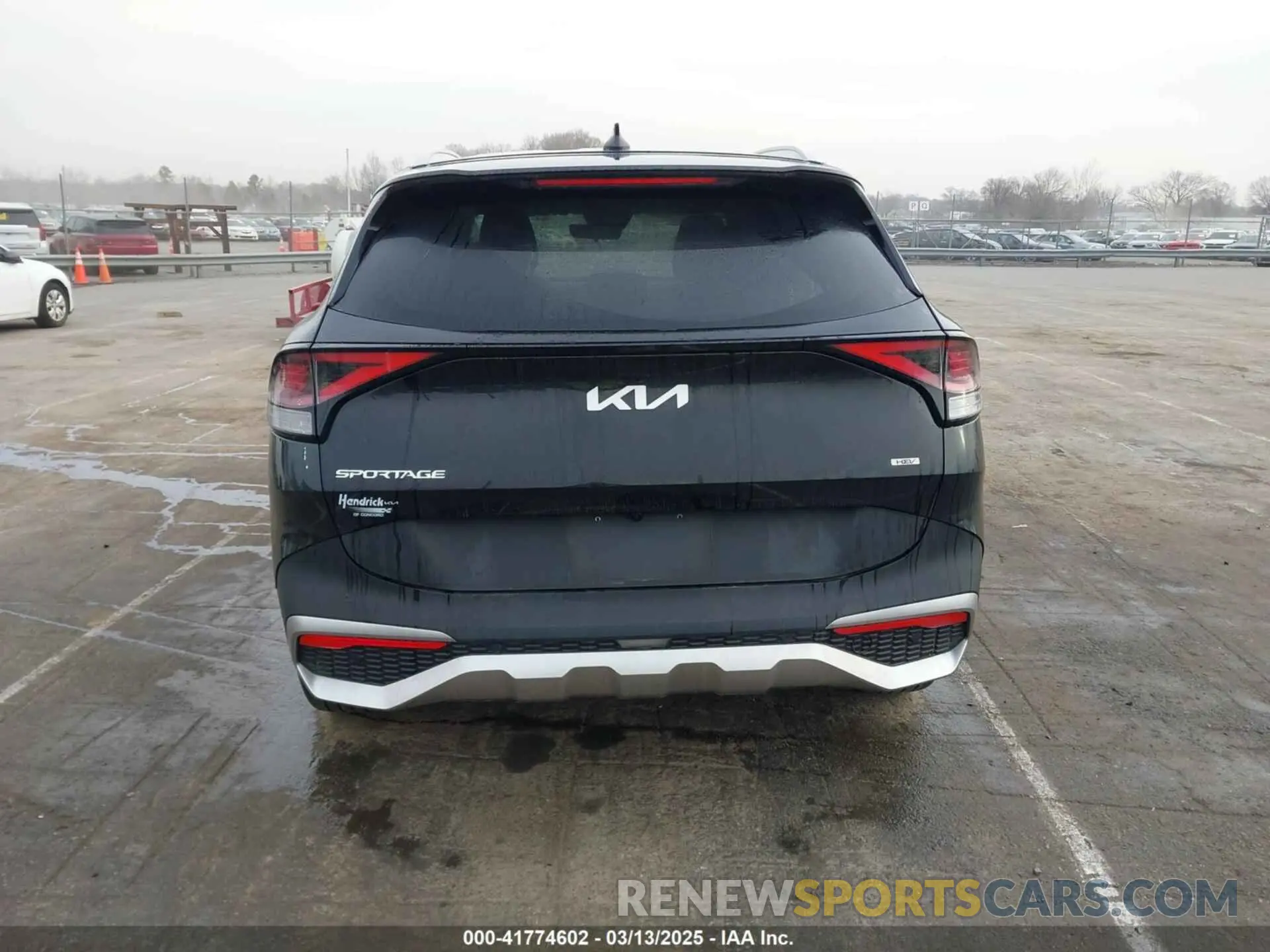 17 Photograph of a damaged car KNDPVCAG5P7099610 KIA SPORTAGE HYBRID 2023