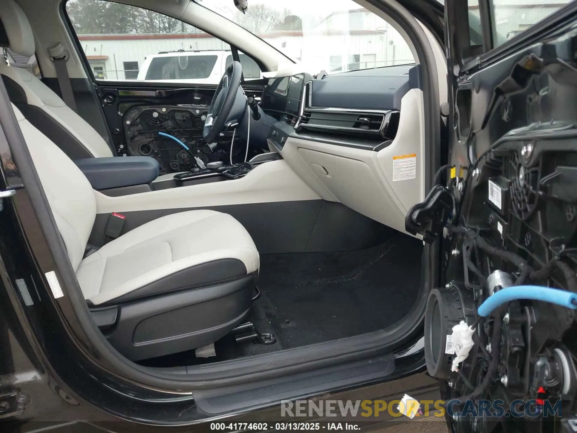 5 Photograph of a damaged car KNDPVCAG5P7099610 KIA SPORTAGE HYBRID 2023