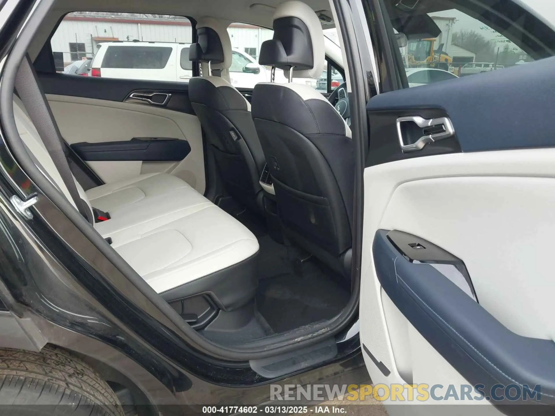 8 Photograph of a damaged car KNDPVCAG5P7099610 KIA SPORTAGE HYBRID 2023
