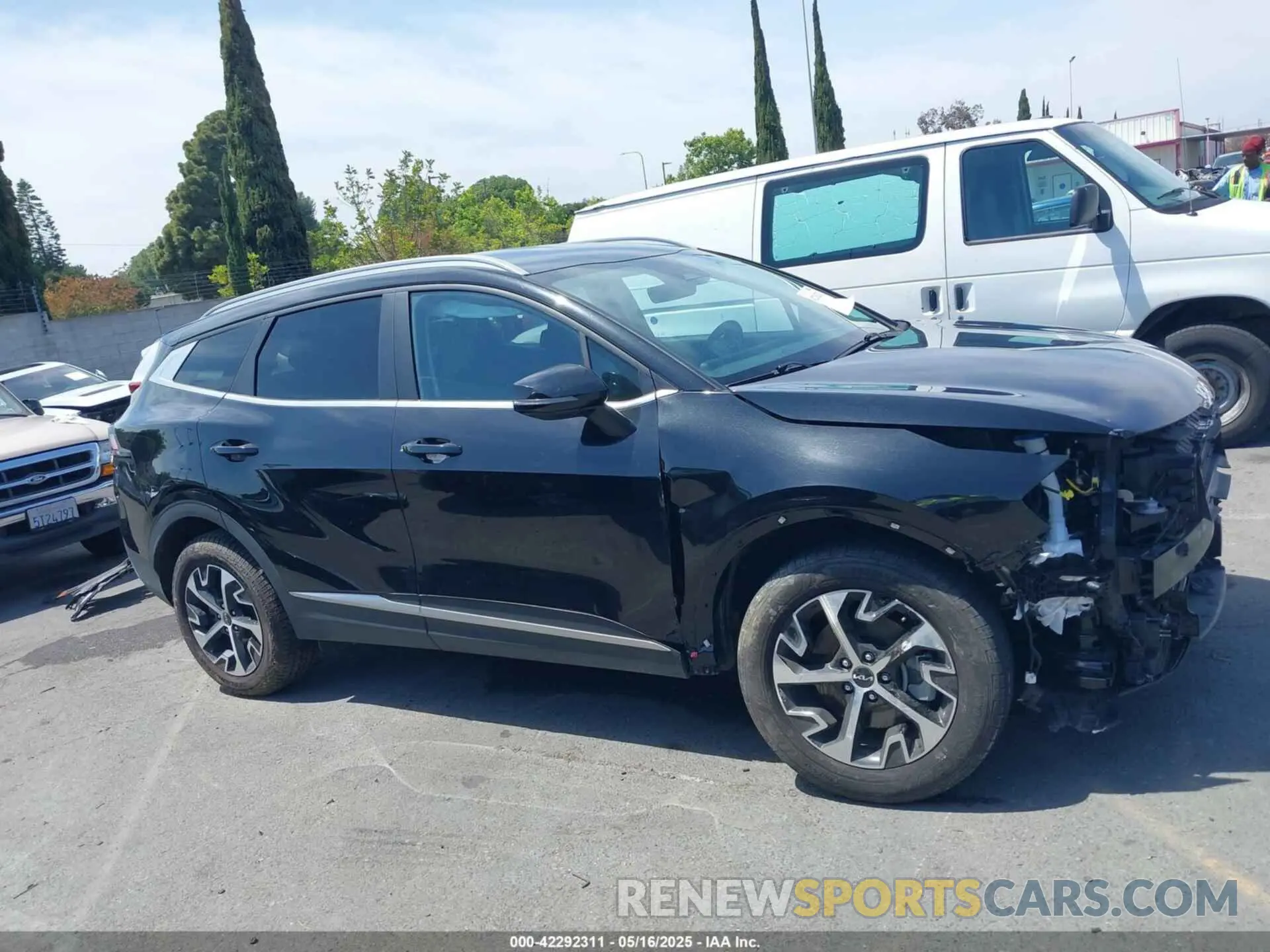 14 Photograph of a damaged car KNDPVCAG6P7026732 KIA SPORTAGE HYBRID 2023