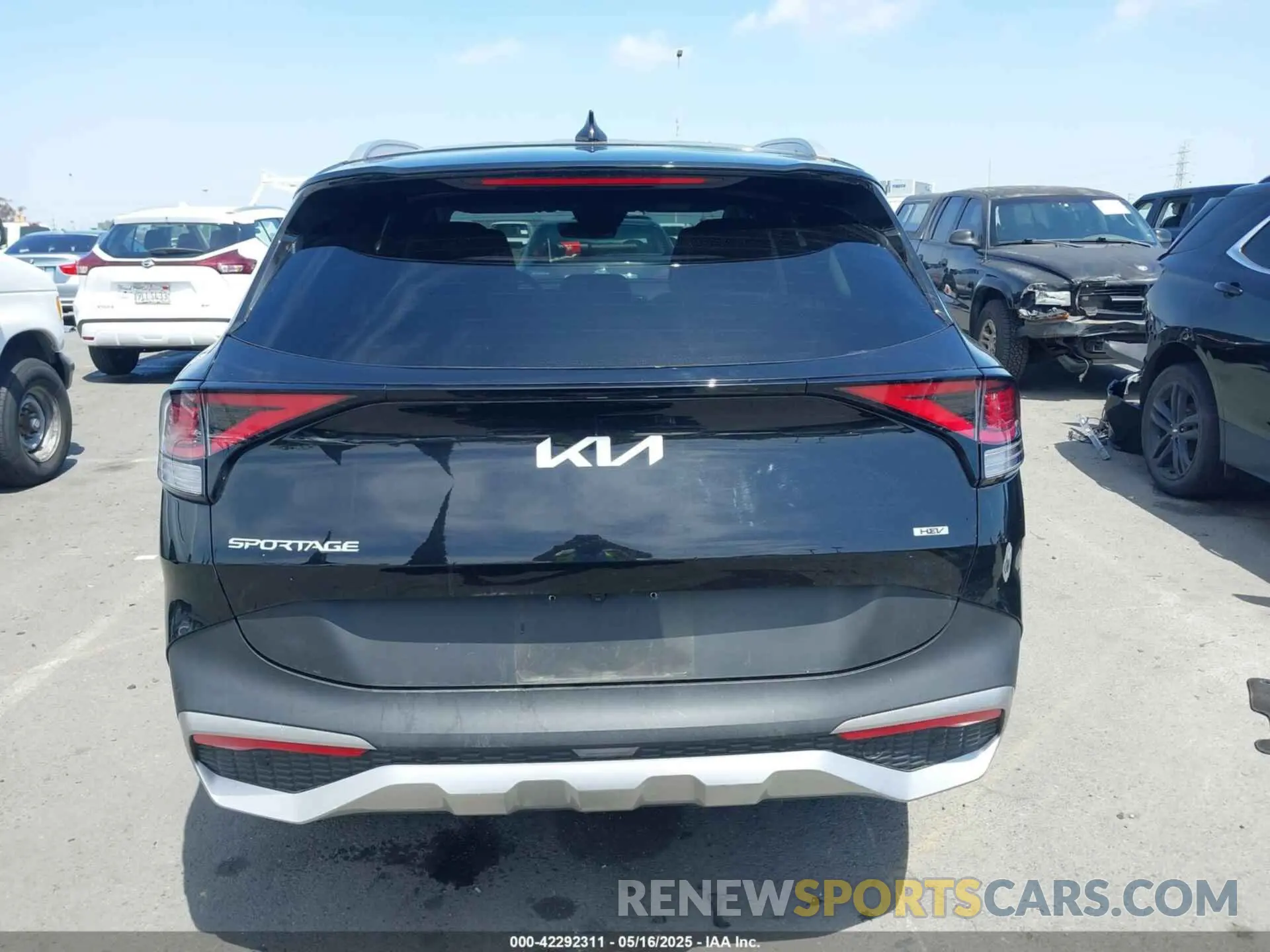 17 Photograph of a damaged car KNDPVCAG6P7026732 KIA SPORTAGE HYBRID 2023