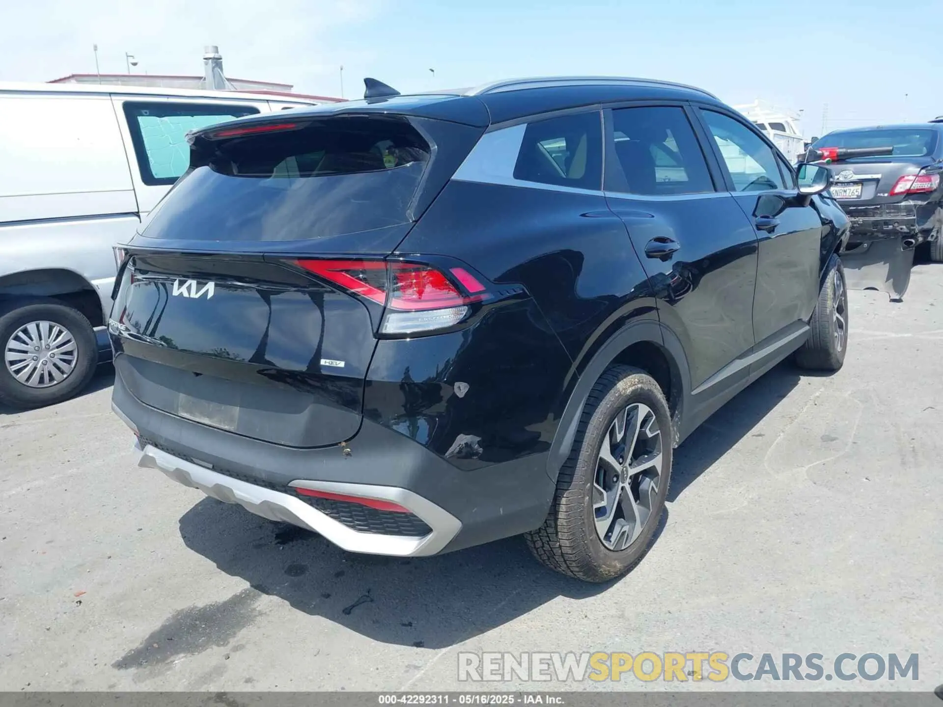 4 Photograph of a damaged car KNDPVCAG6P7026732 KIA SPORTAGE HYBRID 2023