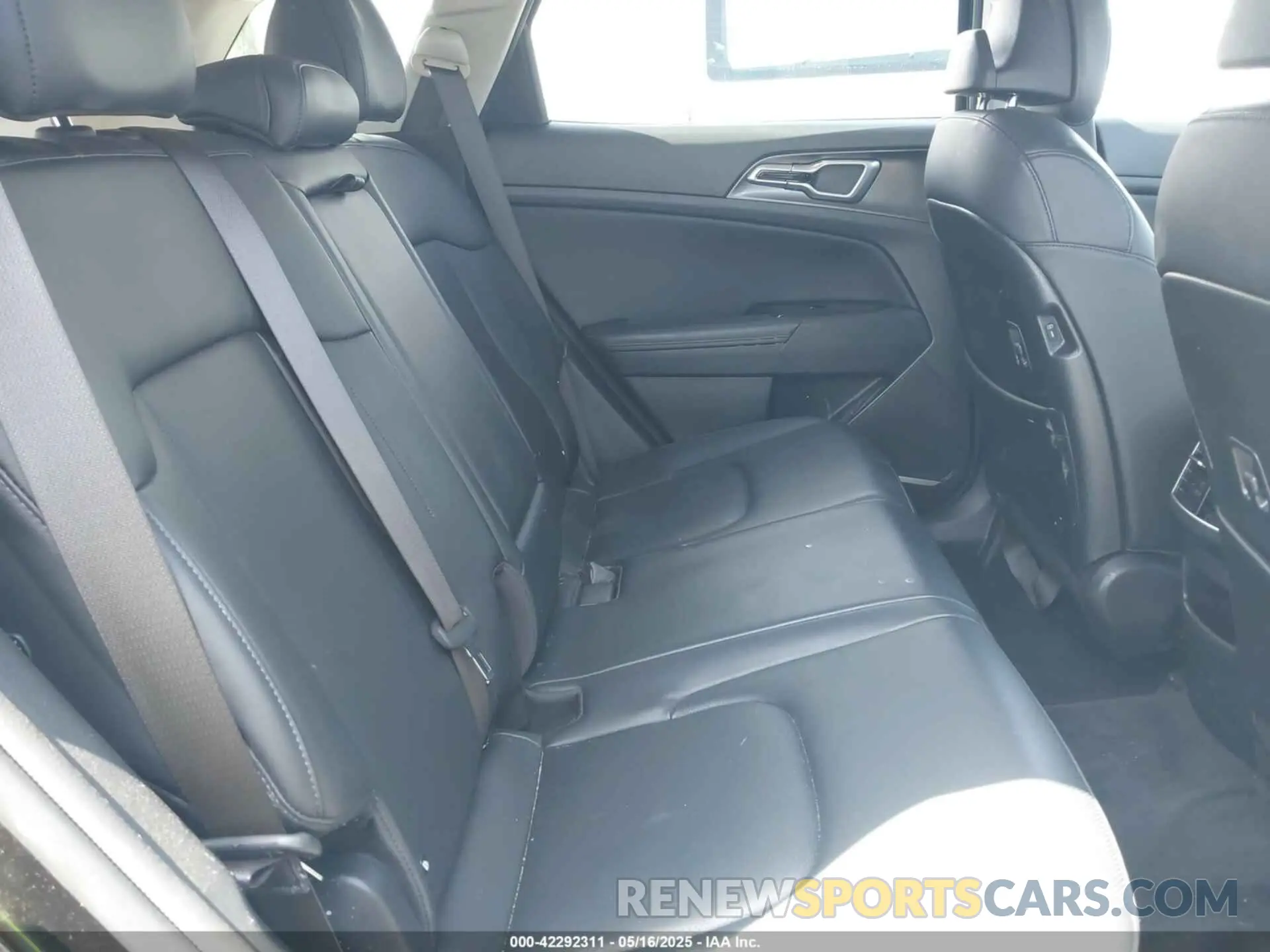 8 Photograph of a damaged car KNDPVCAG6P7026732 KIA SPORTAGE HYBRID 2023