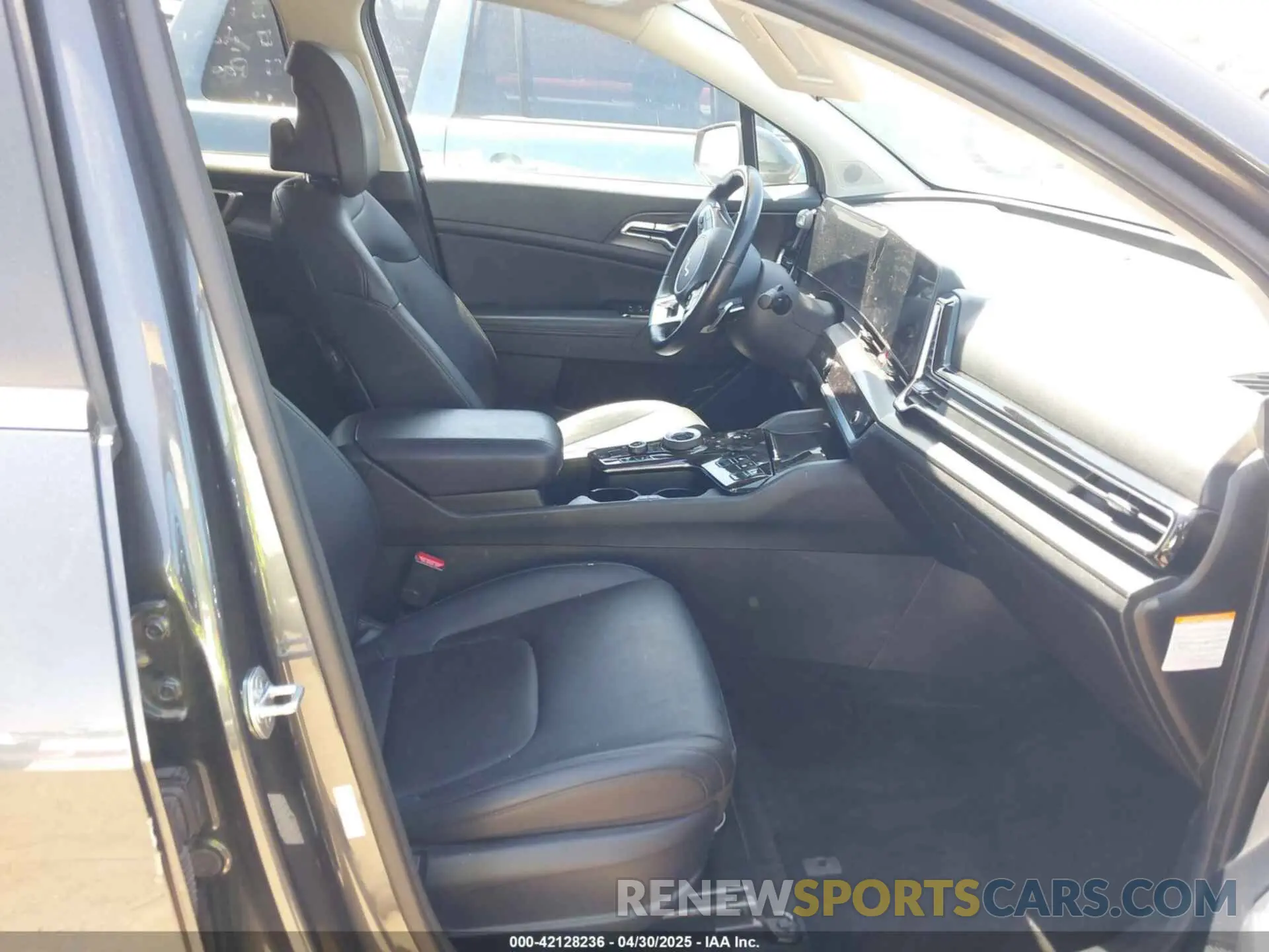 5 Photograph of a damaged car KNDPVCAG6P7040629 KIA SPORTAGE HYBRID 2023