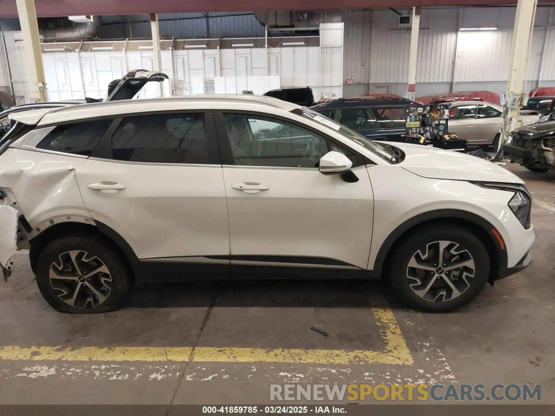 14 Photograph of a damaged car KNDPVCAG7P7081139 KIA SPORTAGE HYBRID 2023