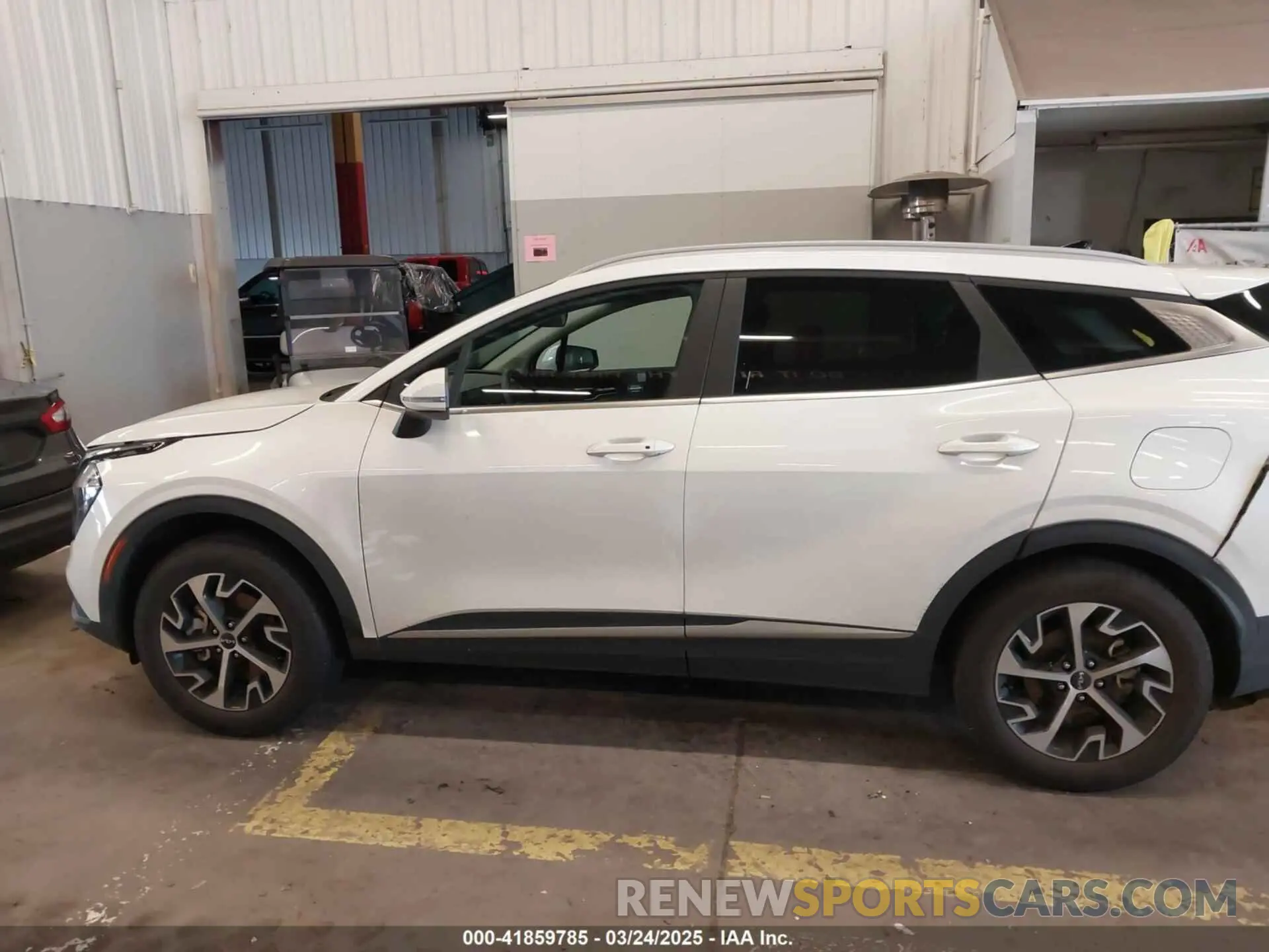 15 Photograph of a damaged car KNDPVCAG7P7081139 KIA SPORTAGE HYBRID 2023