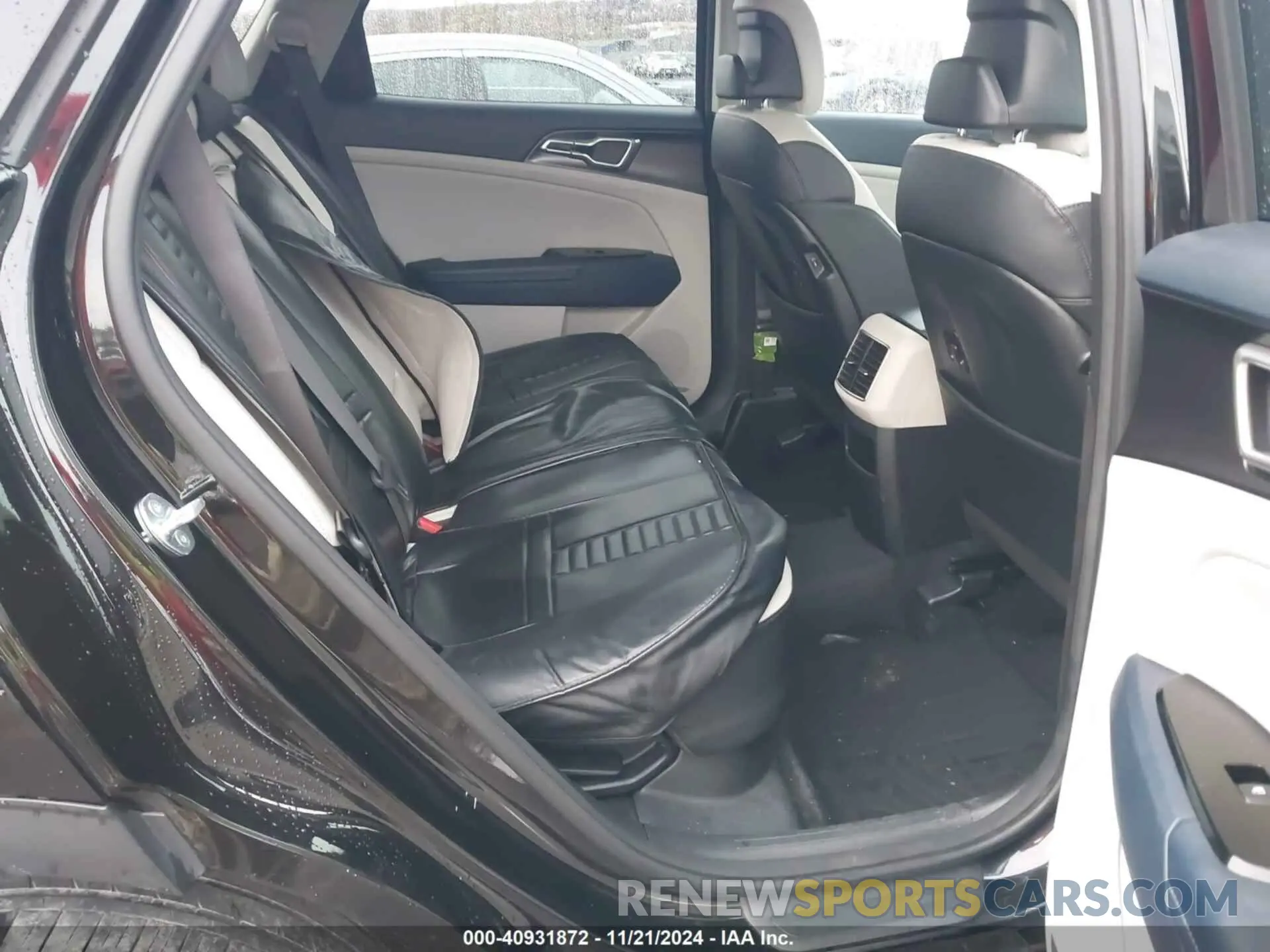 8 Photograph of a damaged car KNDPVCAG7P7092657 KIA SPORTAGE HYBRID 2023