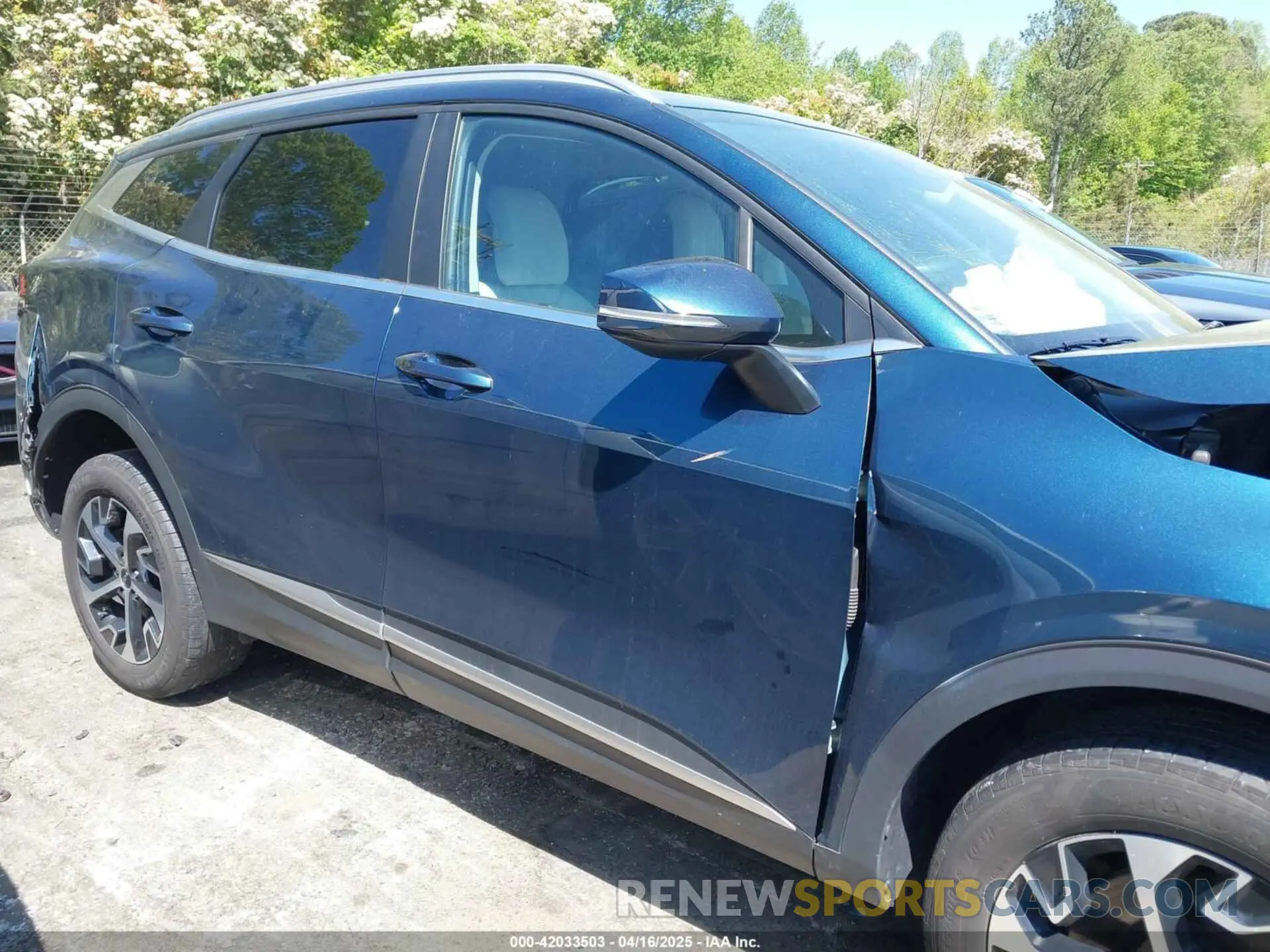 12 Photograph of a damaged car KNDPVCAG8P7013061 KIA SPORTAGE HYBRID 2023