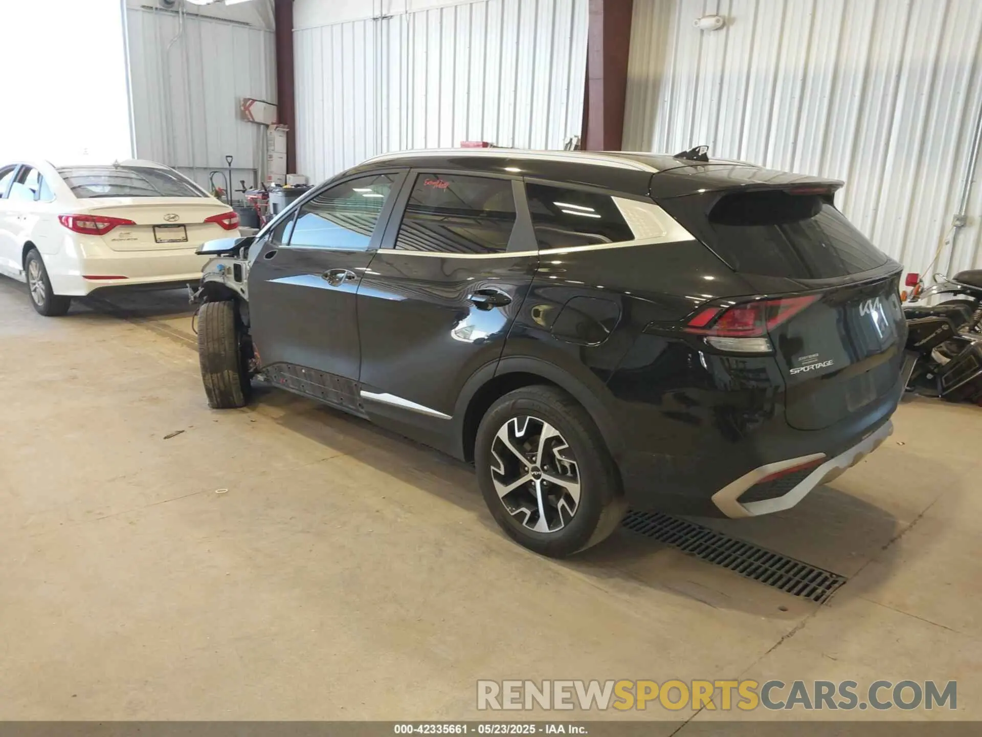 3 Photograph of a damaged car KNDPVCAG8P7095454 KIA SPORTAGE HYBRID 2023