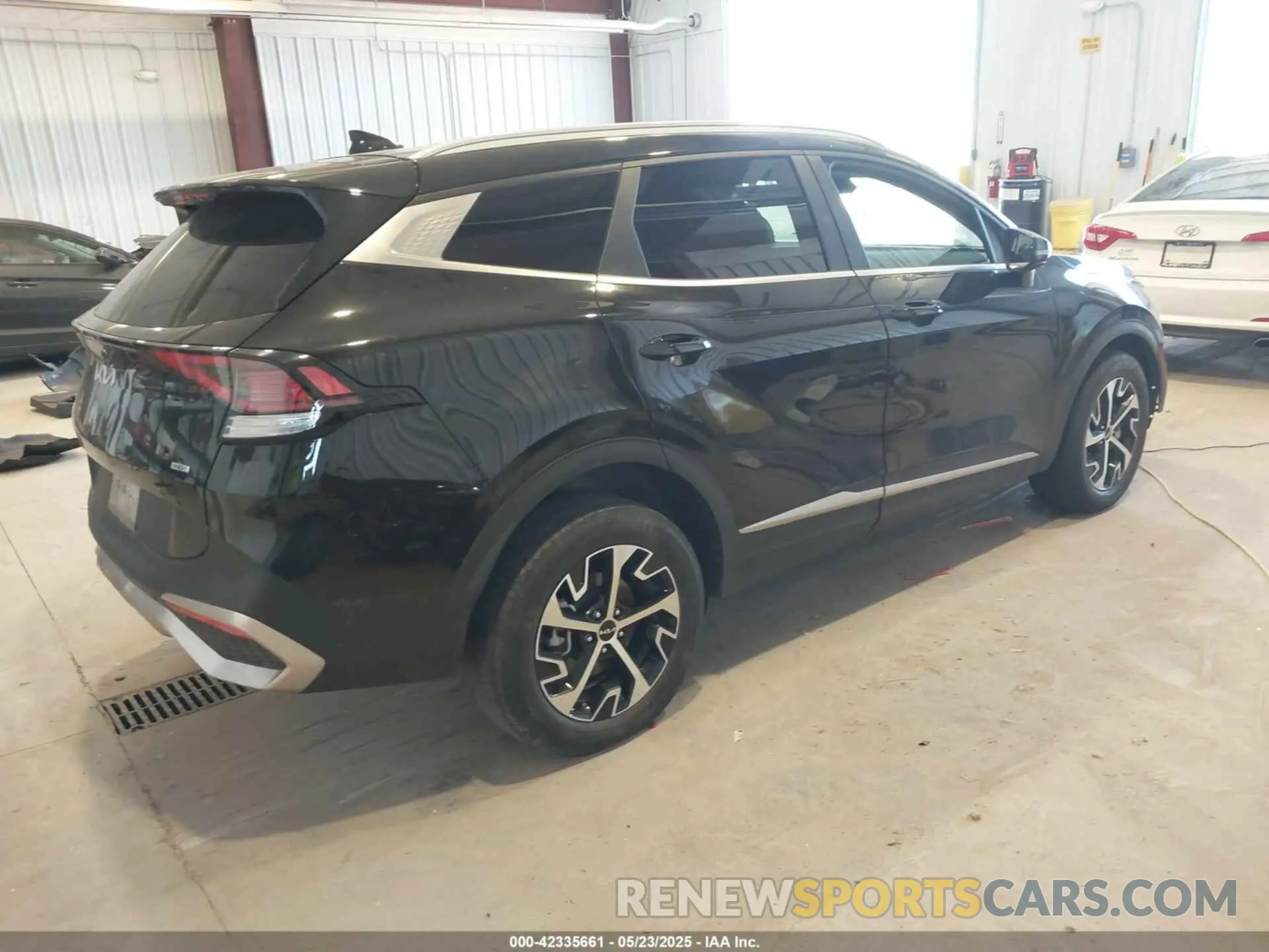 4 Photograph of a damaged car KNDPVCAG8P7095454 KIA SPORTAGE HYBRID 2023