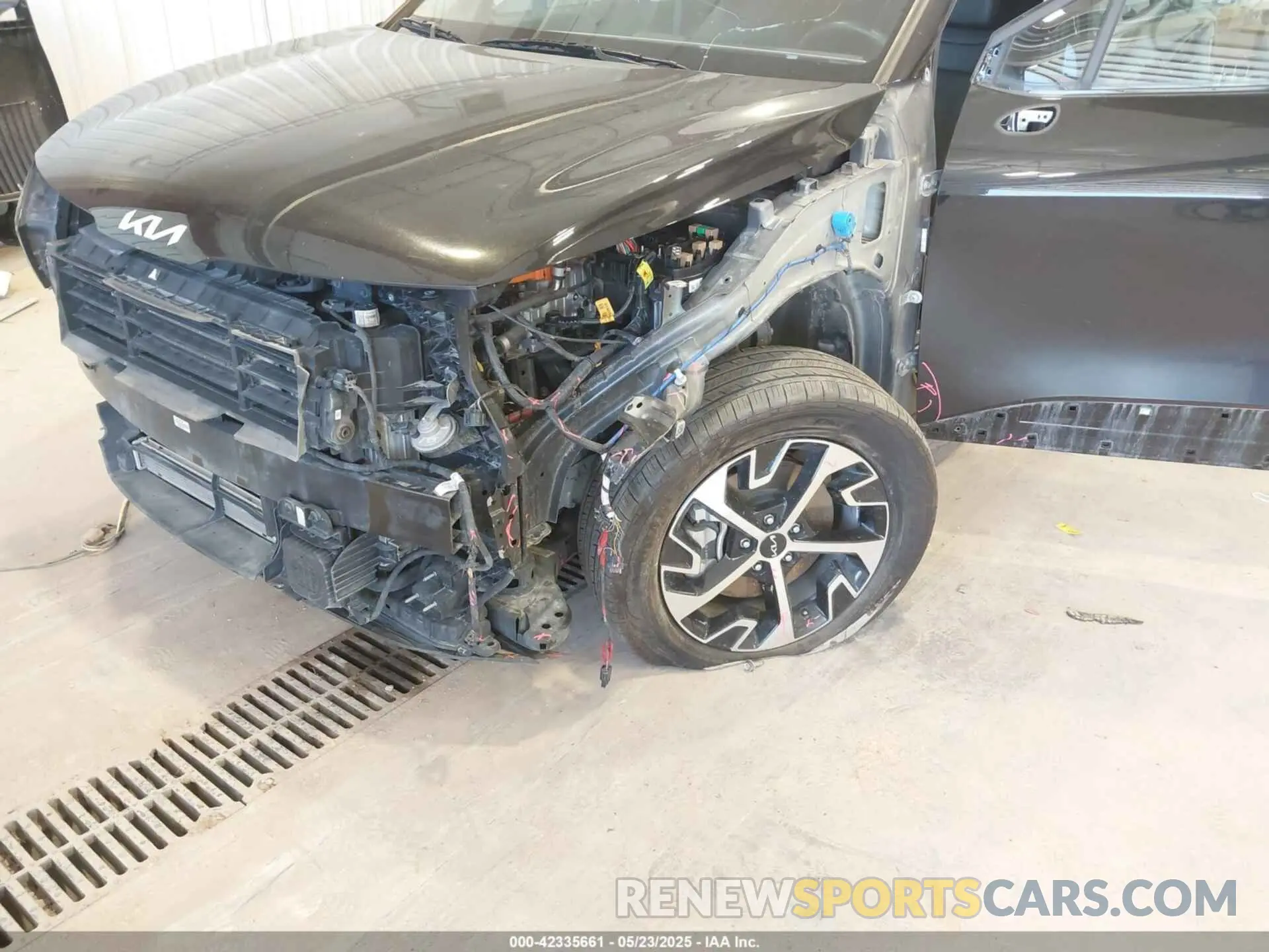 6 Photograph of a damaged car KNDPVCAG8P7095454 KIA SPORTAGE HYBRID 2023