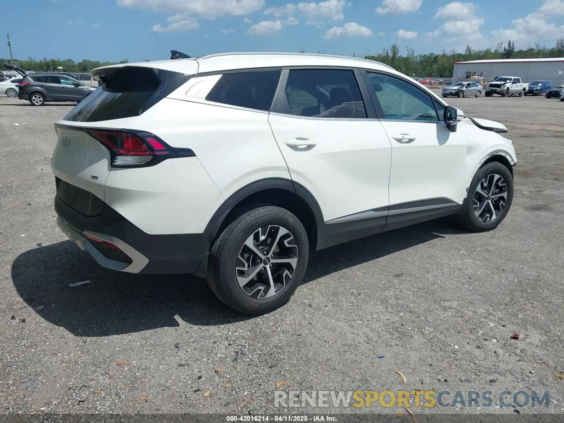 4 Photograph of a damaged car KNDPVCAG9P7095057 KIA SPORTAGE HYBRID 2023
