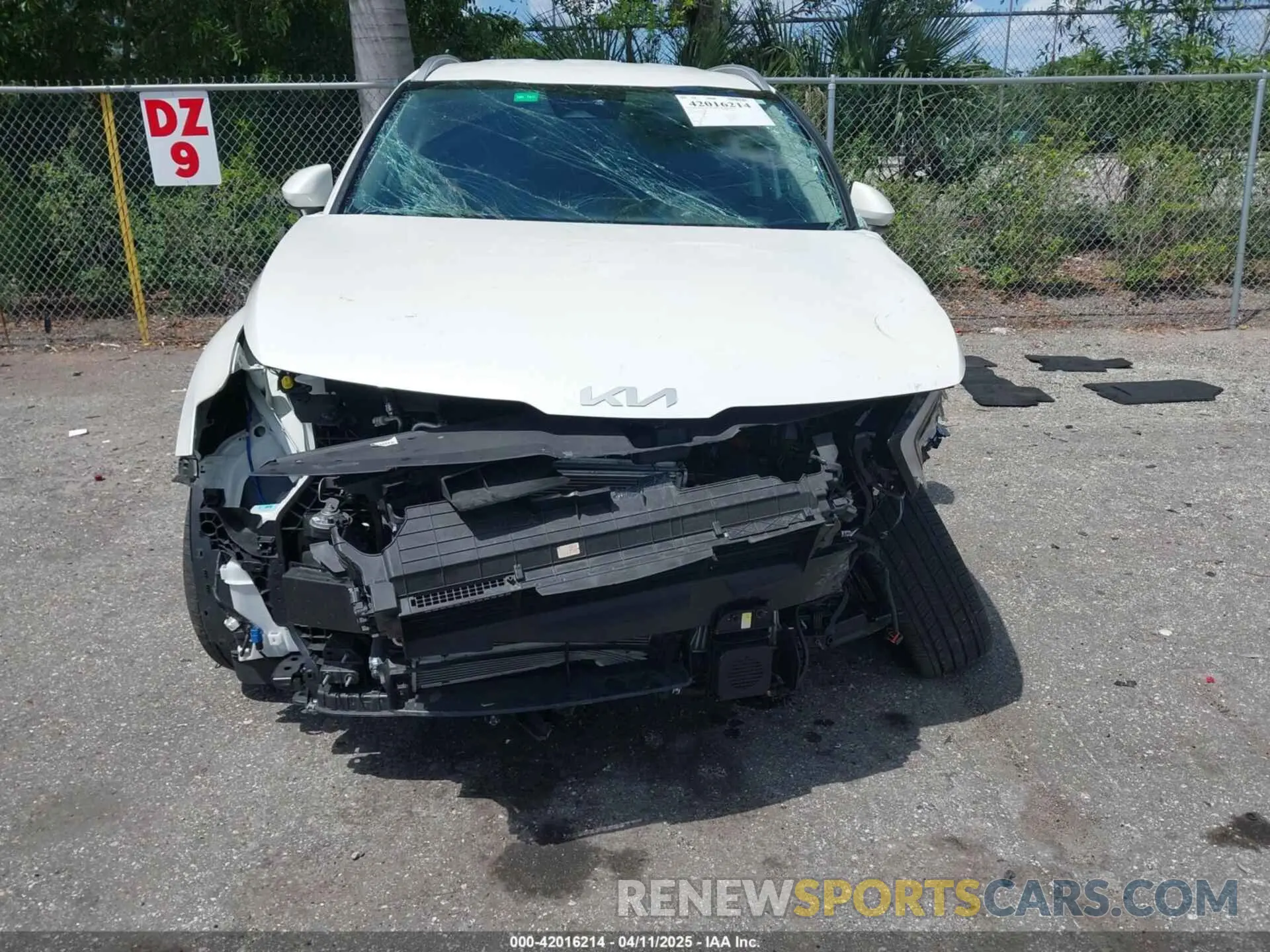 6 Photograph of a damaged car KNDPVCAG9P7095057 KIA SPORTAGE HYBRID 2023