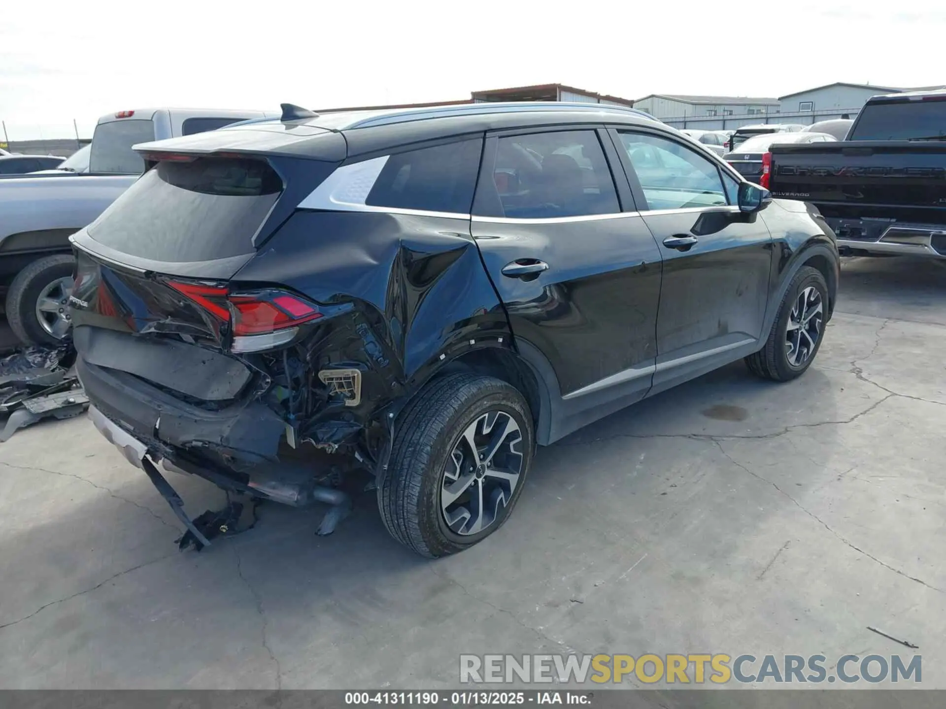 4 Photograph of a damaged car KNDPVCAGXP7084083 KIA SPORTAGE HYBRID 2023