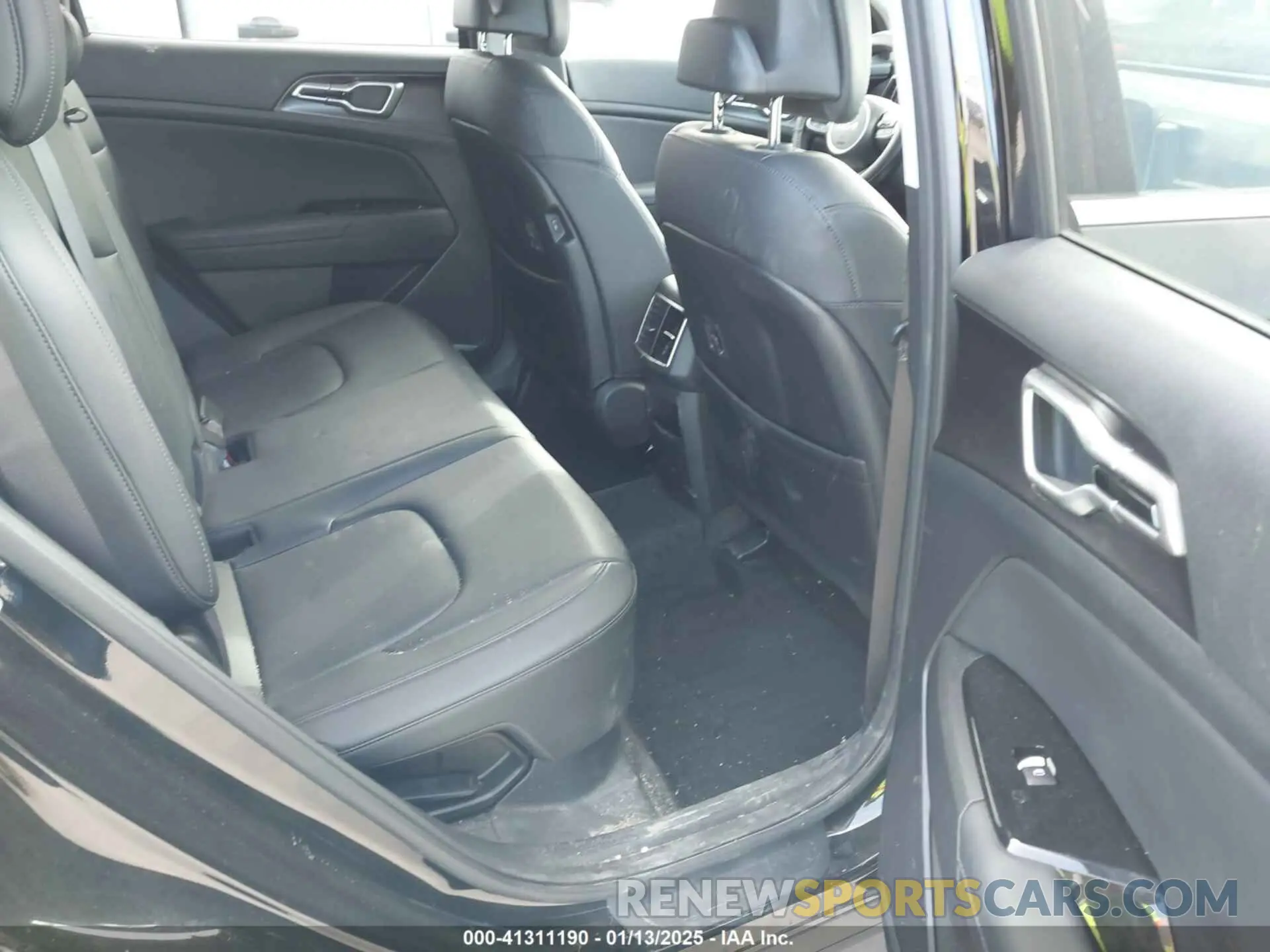 8 Photograph of a damaged car KNDPVCAGXP7084083 KIA SPORTAGE HYBRID 2023