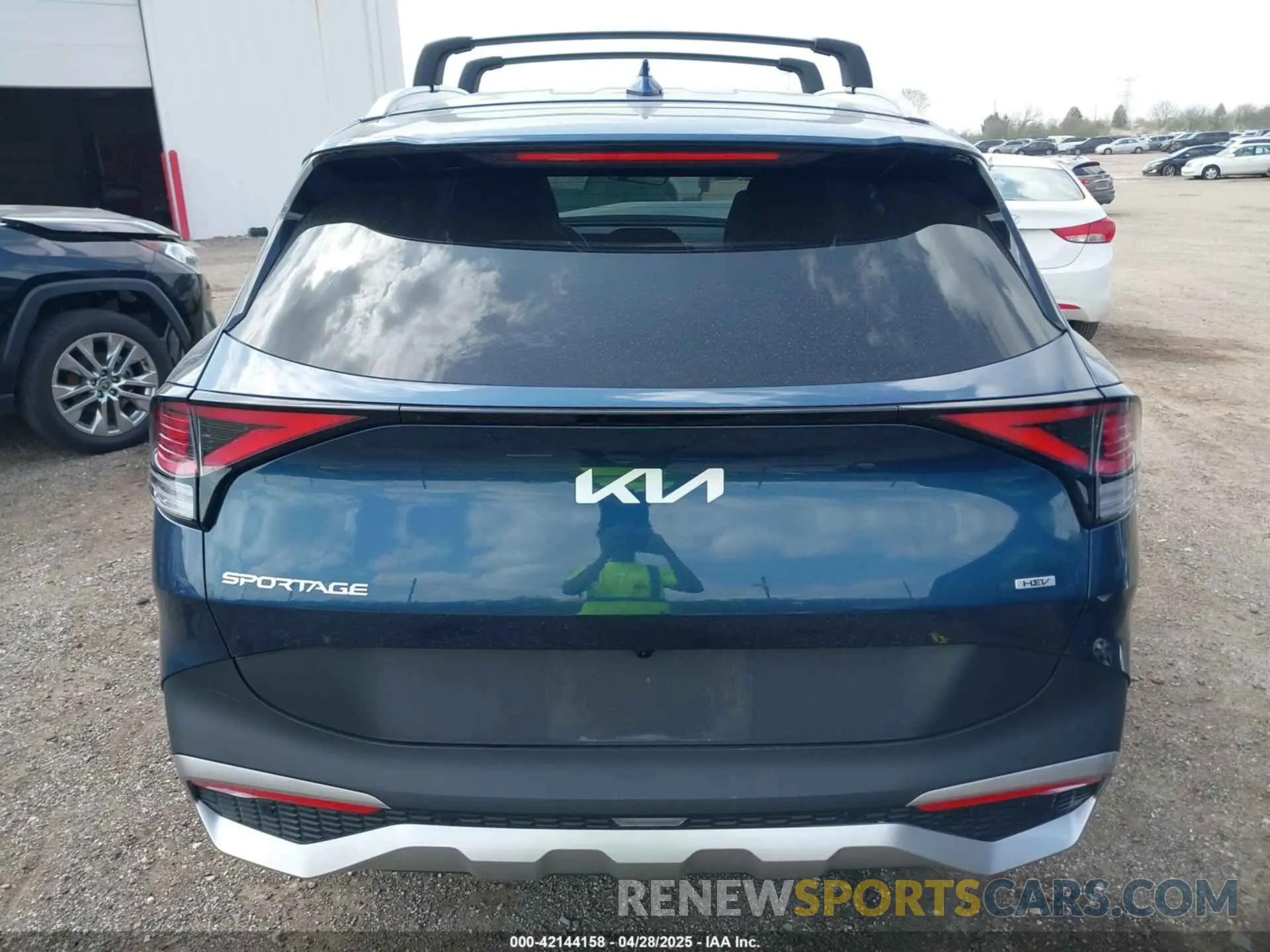 17 Photograph of a damaged car KNDPVCAGXP7104090 KIA SPORTAGE HYBRID 2023