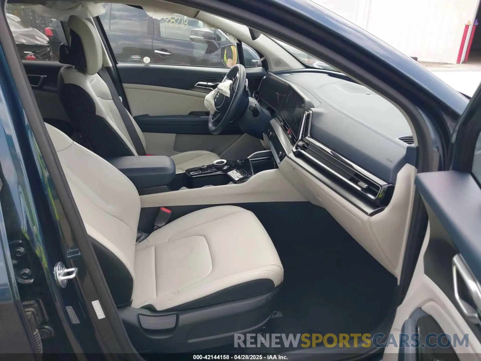 5 Photograph of a damaged car KNDPVCAGXP7104090 KIA SPORTAGE HYBRID 2023