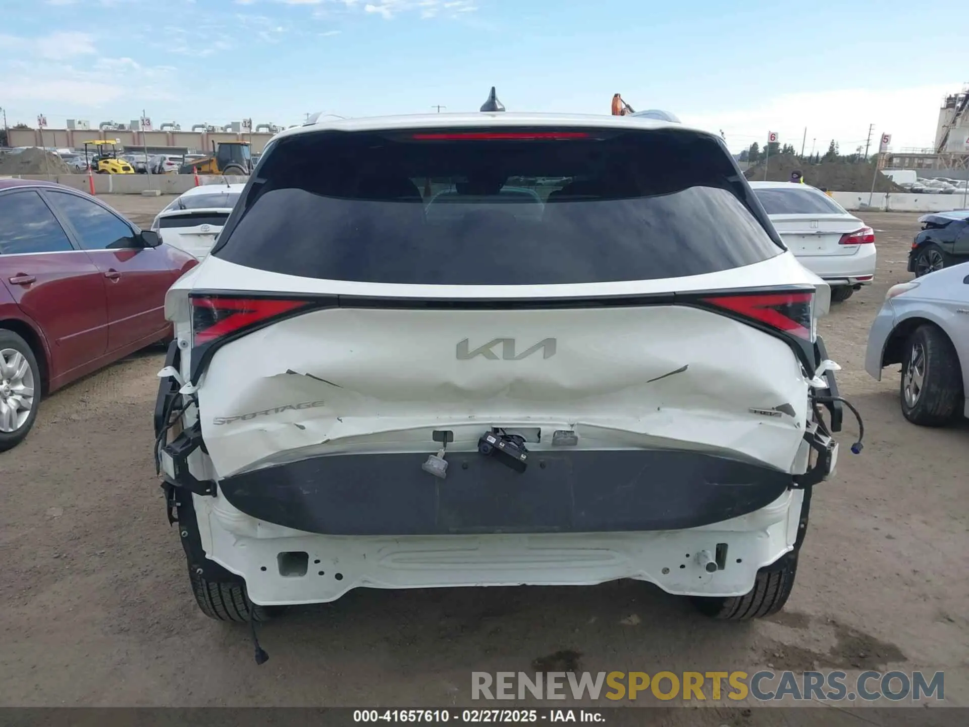 17 Photograph of a damaged car KNDPVCAGXP7107023 KIA SPORTAGE HYBRID 2023