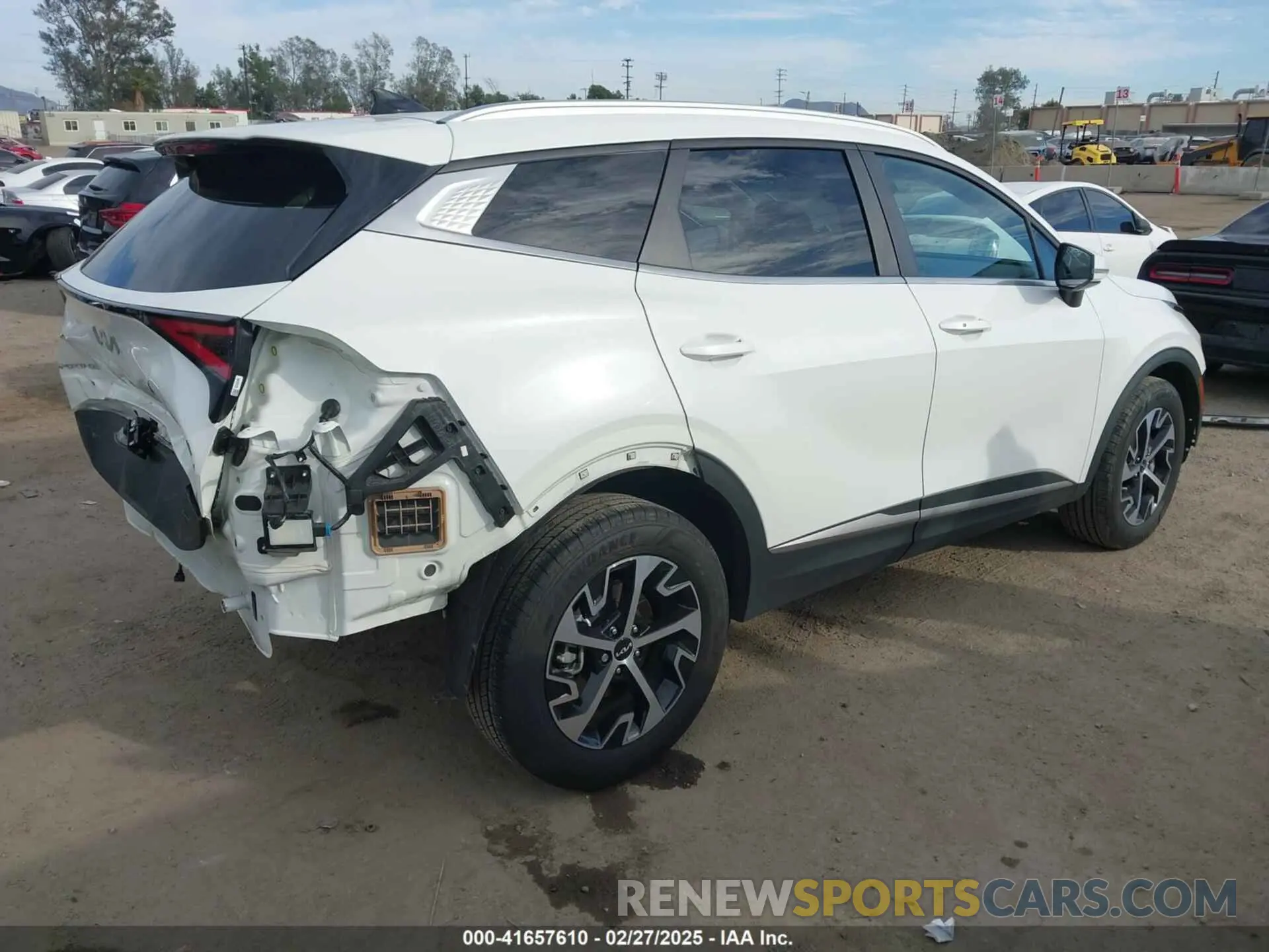 4 Photograph of a damaged car KNDPVCAGXP7107023 KIA SPORTAGE HYBRID 2023