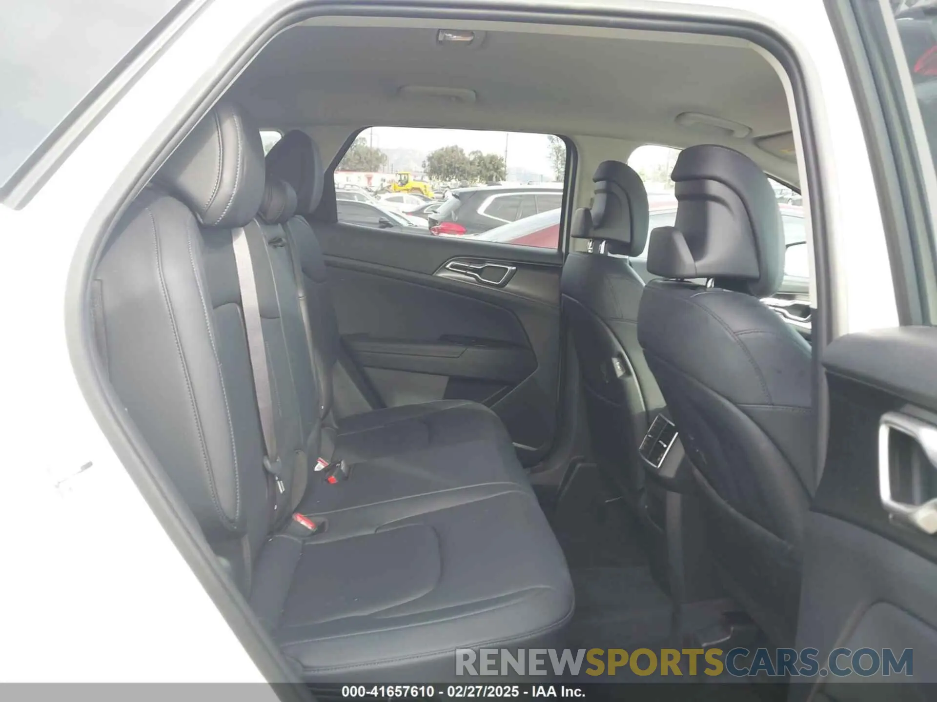 8 Photograph of a damaged car KNDPVCAGXP7107023 KIA SPORTAGE HYBRID 2023