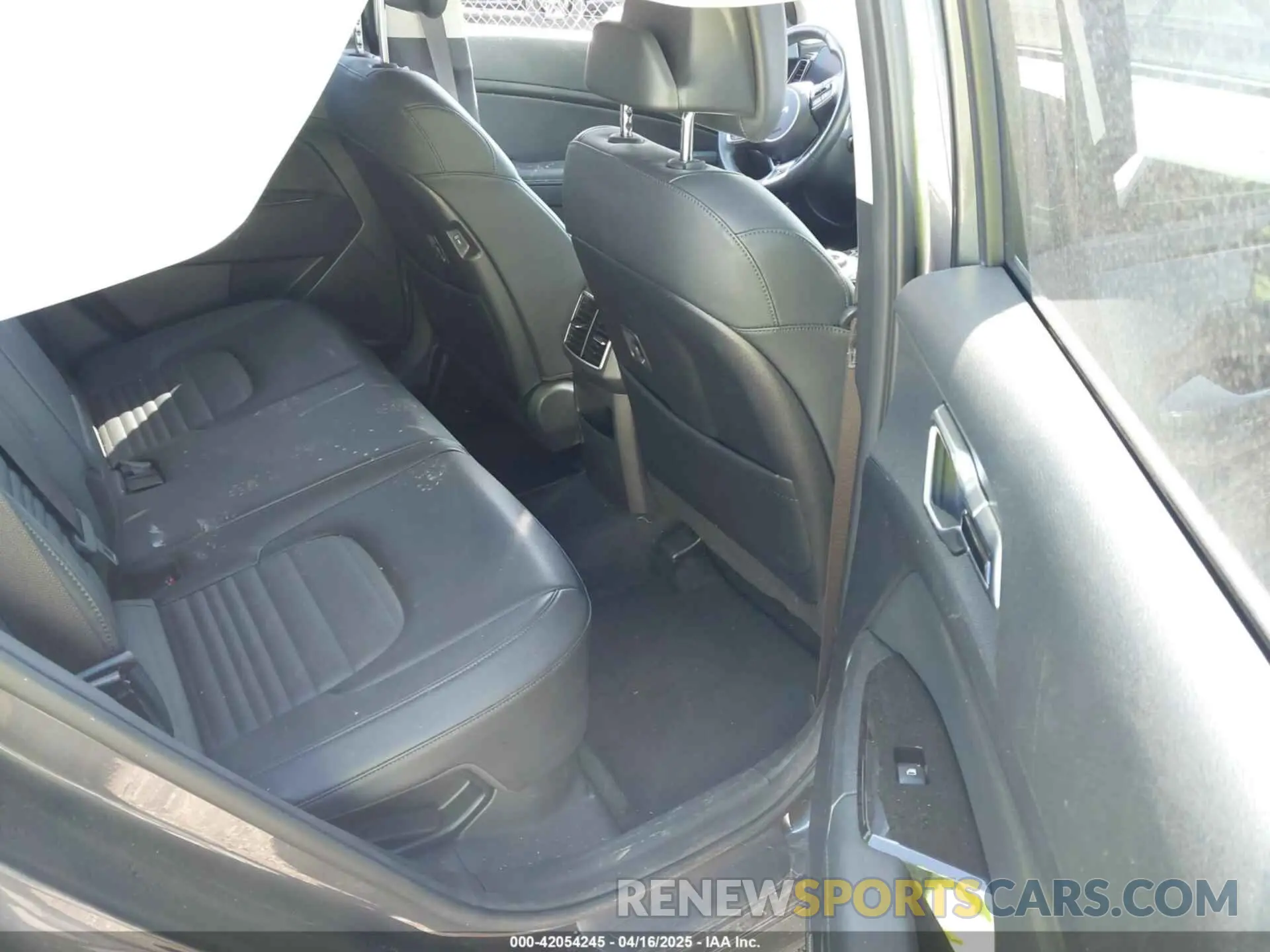 8 Photograph of a damaged car KNDPXCAG0P7060255 KIA SPORTAGE HYBRID 2023