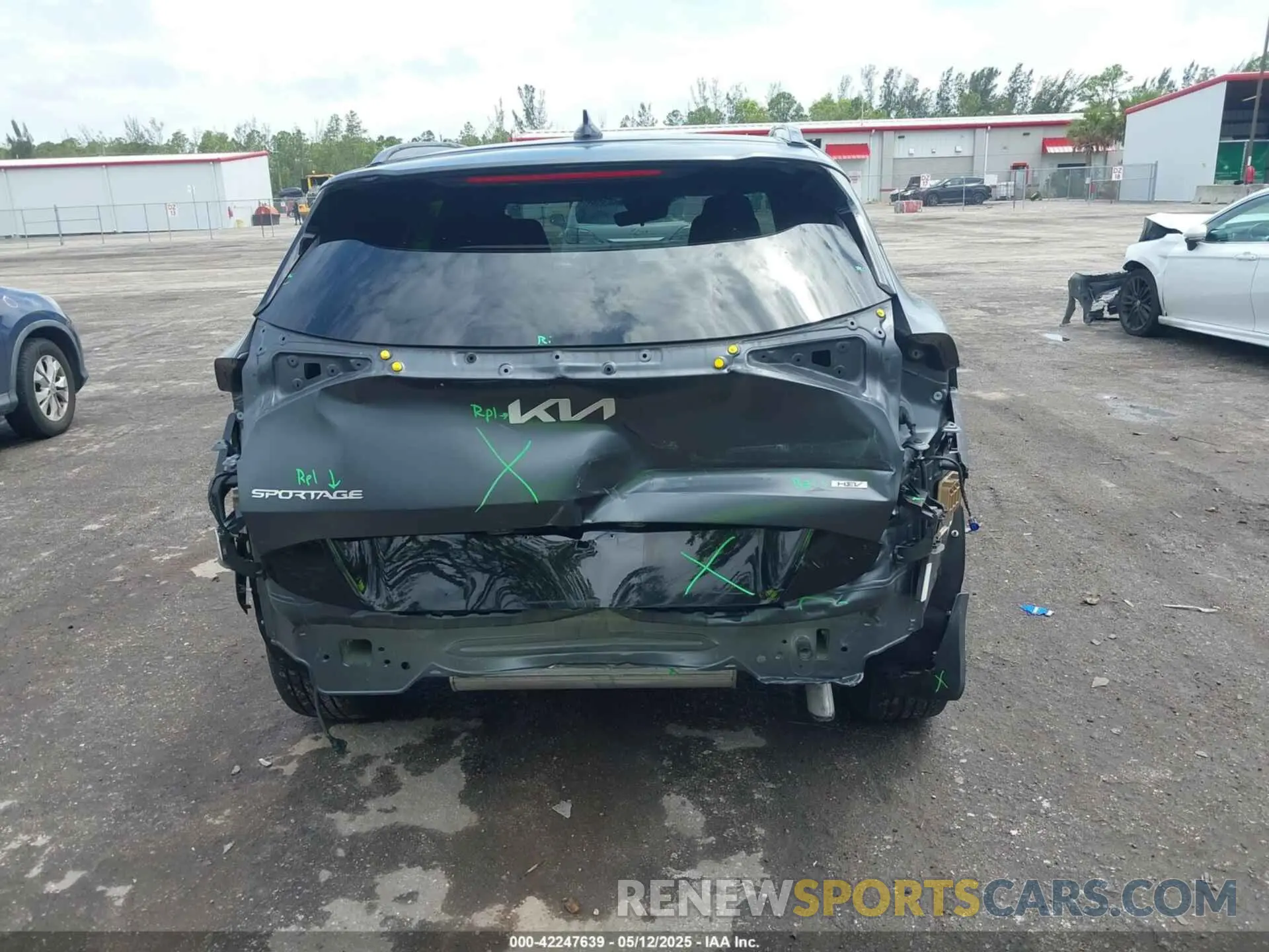 17 Photograph of a damaged car KNDPXCAG7P7071365 KIA SPORTAGE HYBRID 2023