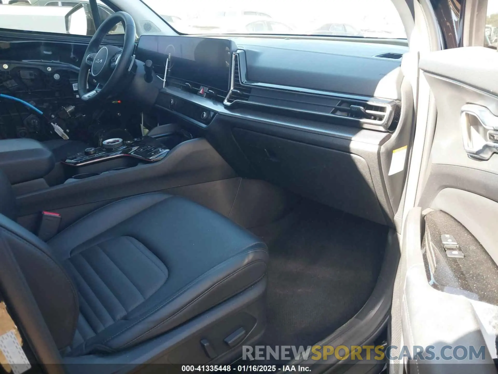 5 Photograph of a damaged car KNDPXCAGXP7035895 KIA SPORTAGE HYBRID 2023