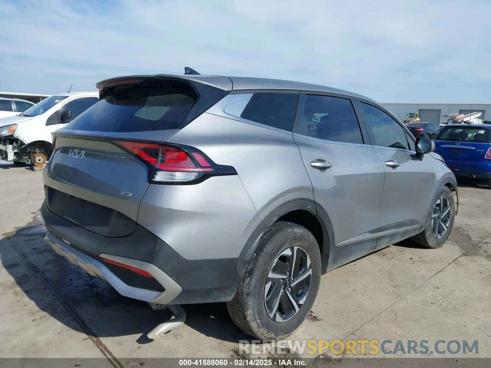 4 Photograph of a damaged car KNDPU3DG0R7143398 KIA SPORTAGE HYBRID 2024