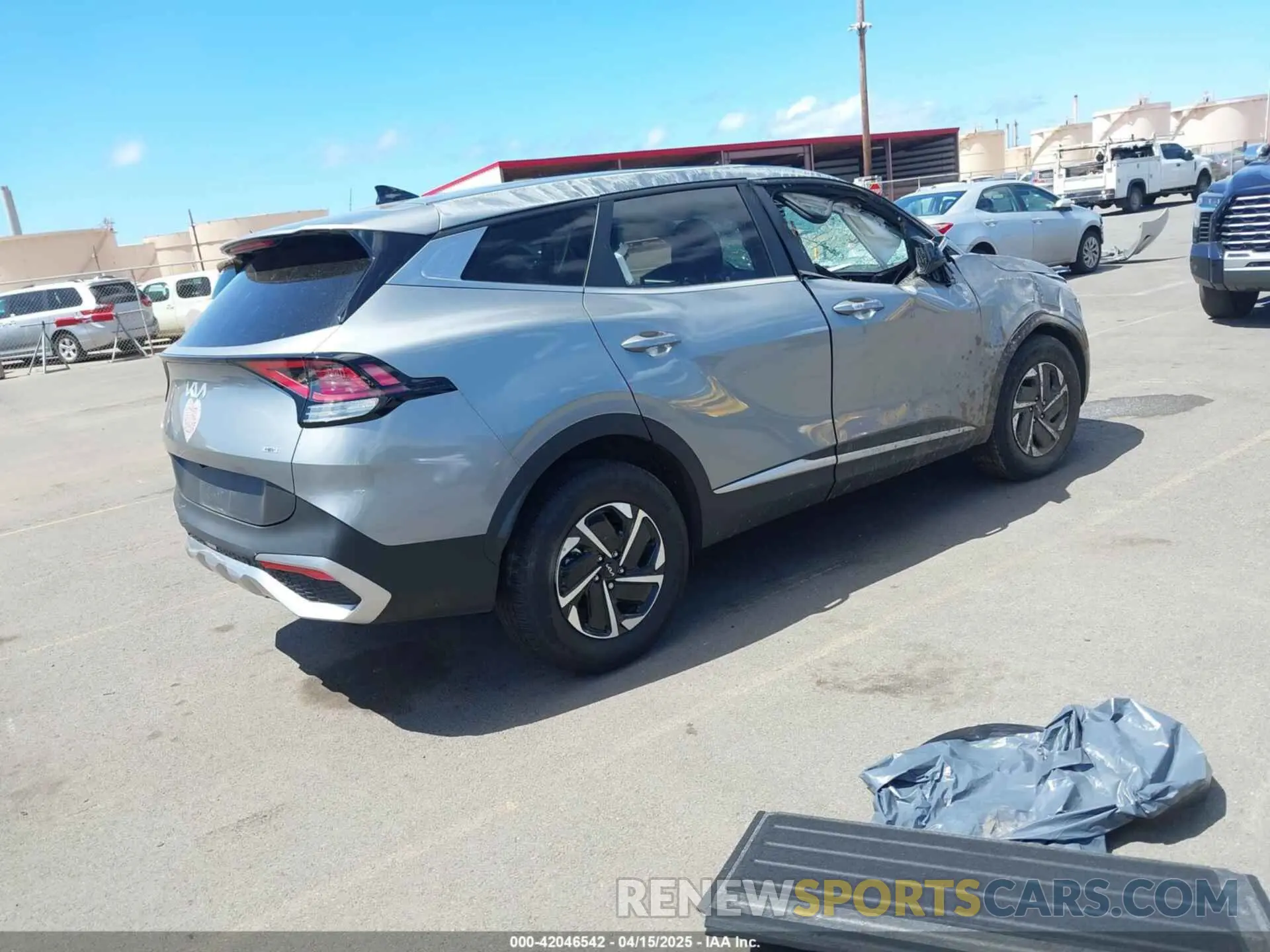 4 Photograph of a damaged car KNDPU3DG0R7173582 KIA SPORTAGE HYBRID 2024