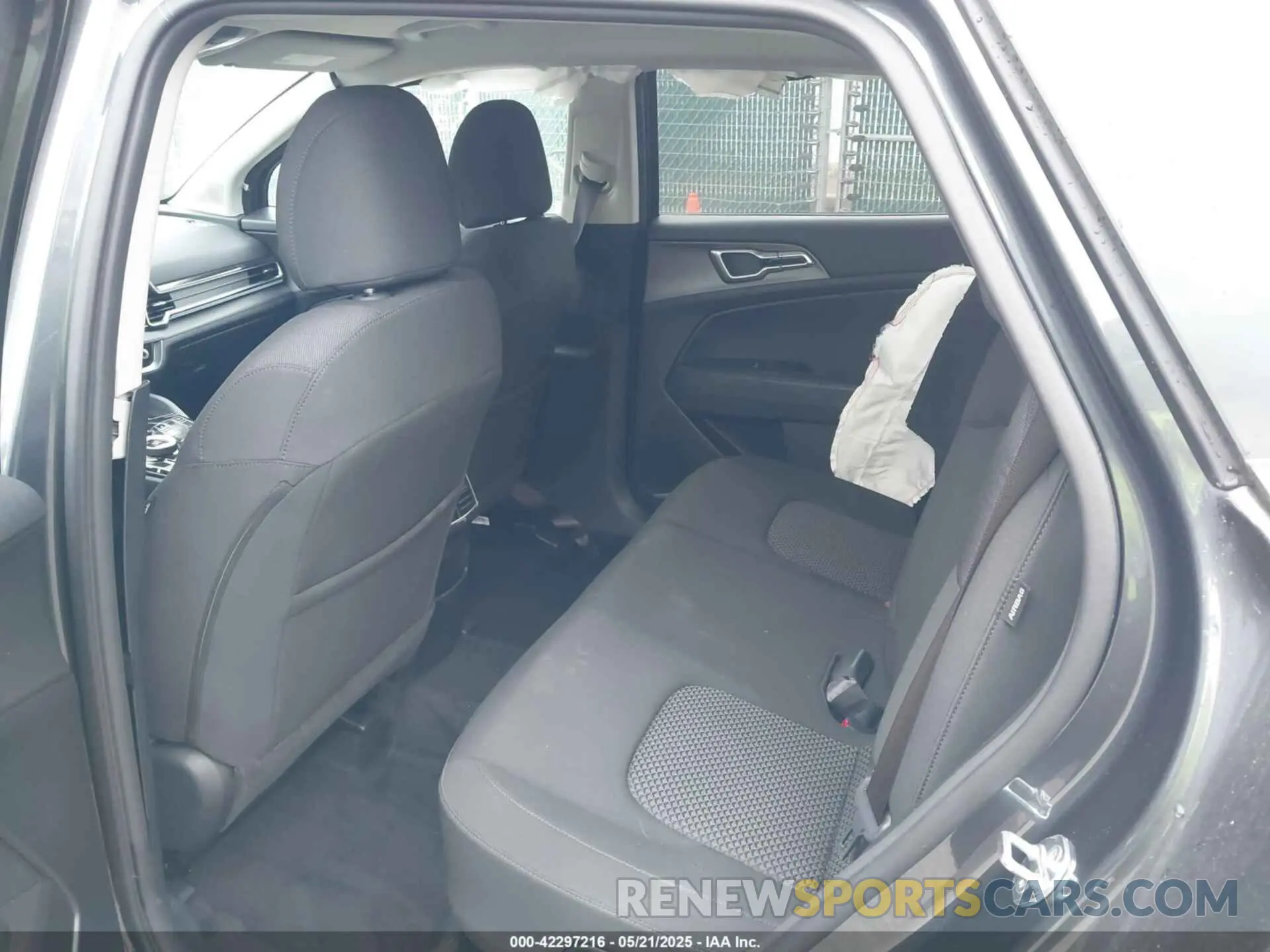 8 Photograph of a damaged car KNDPUCDG7R7137579 KIA SPORTAGE HYBRID 2024