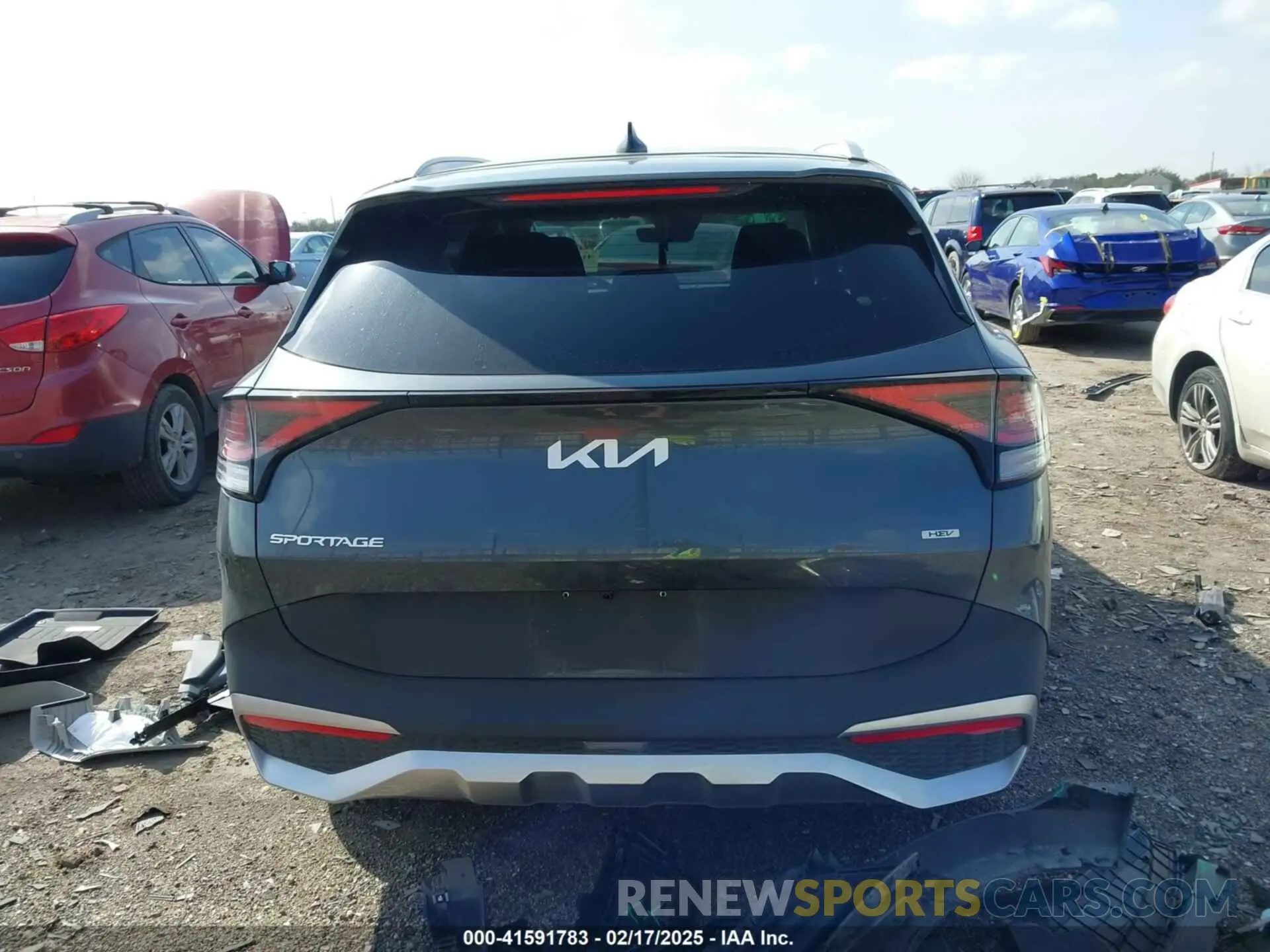 17 Photograph of a damaged car KNDPVCDG9R7134292 KIA SPORTAGE HYBRID 2024