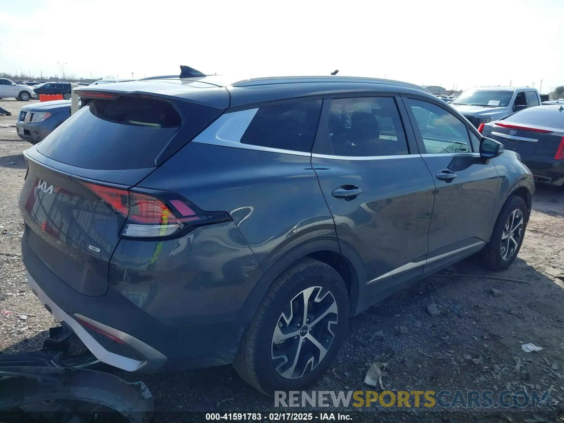4 Photograph of a damaged car KNDPVCDG9R7134292 KIA SPORTAGE HYBRID 2024