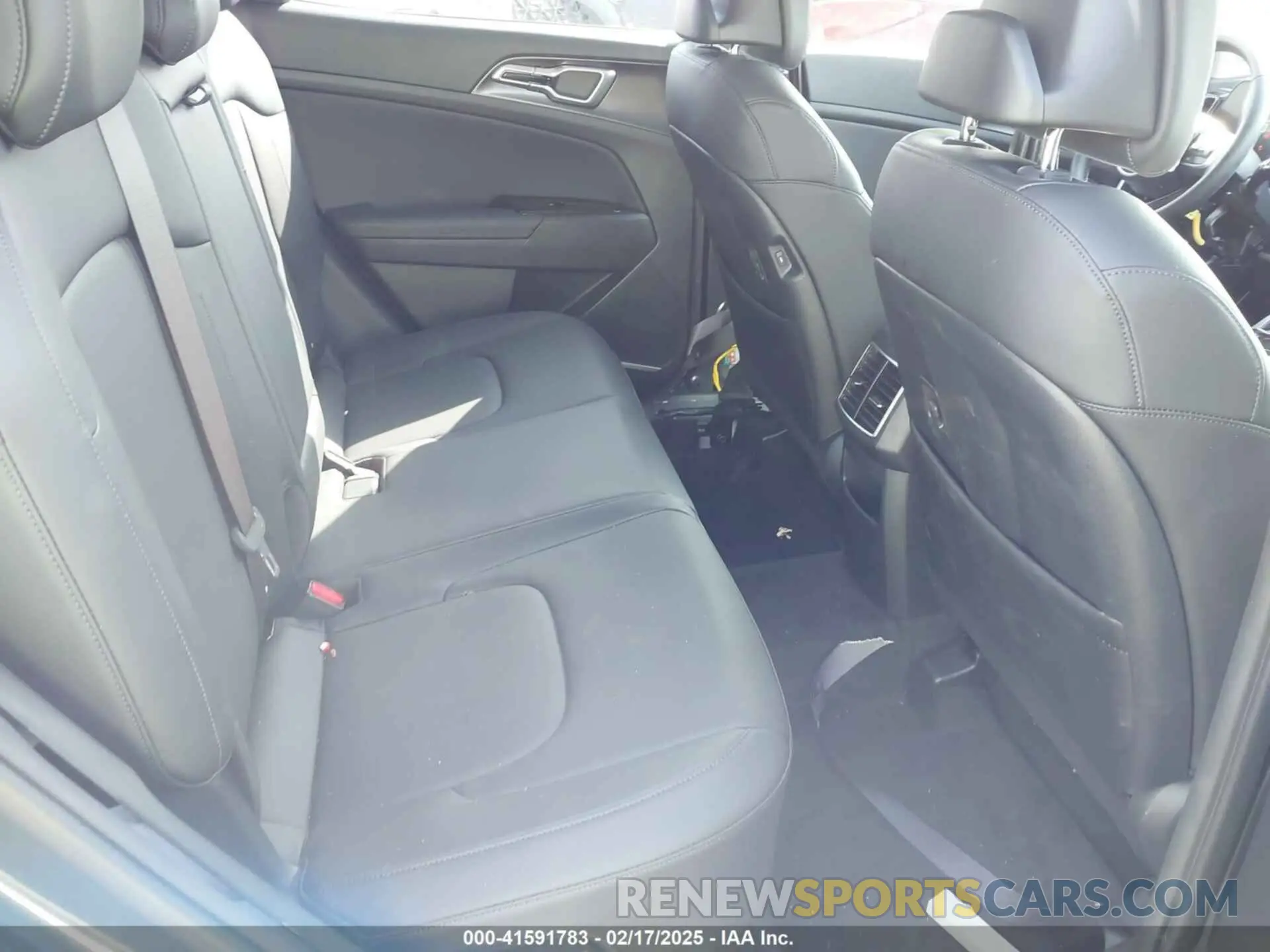 8 Photograph of a damaged car KNDPVCDG9R7134292 KIA SPORTAGE HYBRID 2024