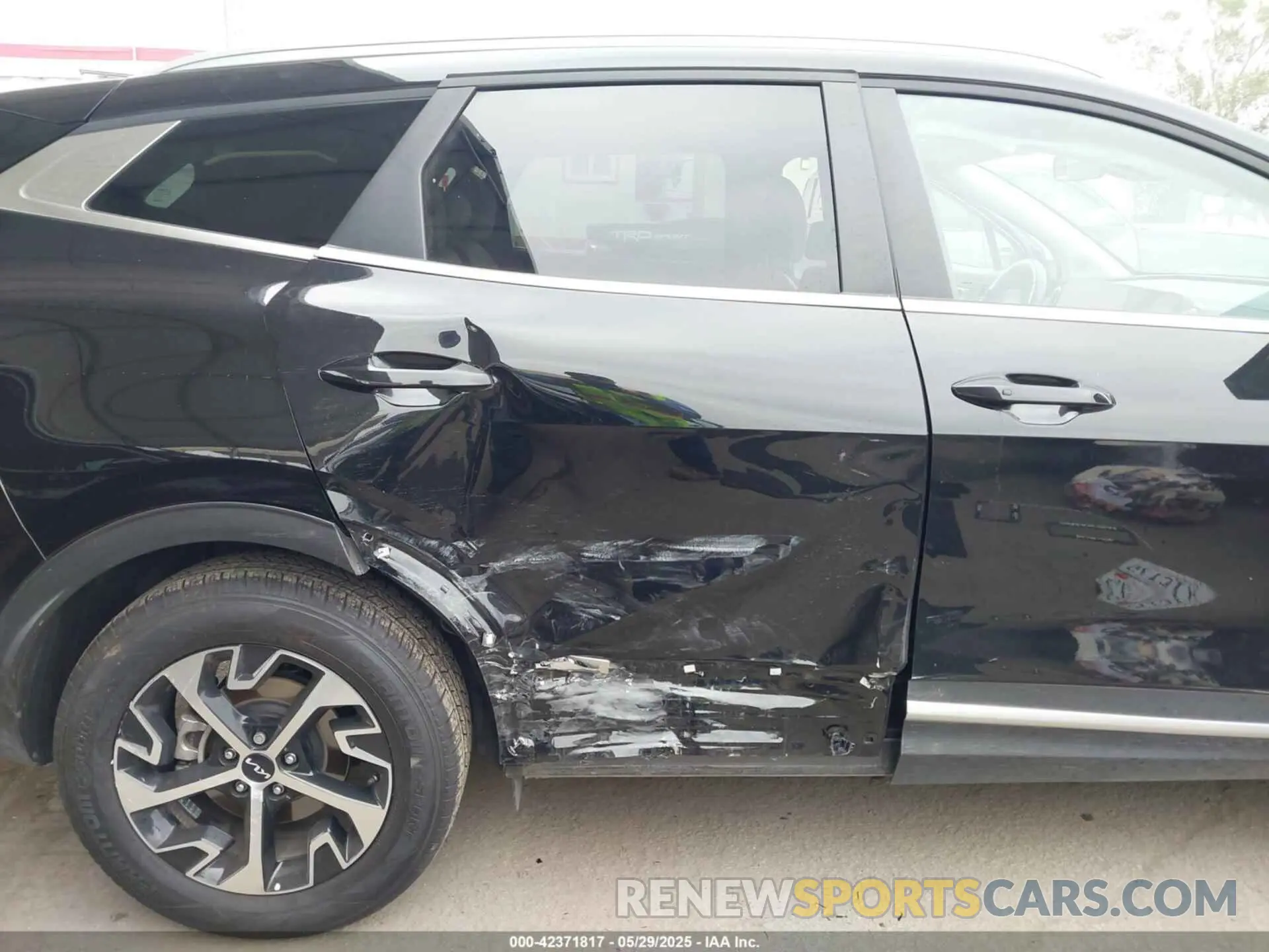 6 Photograph of a damaged car KNDPVCDGXR7128291 KIA SPORTAGE HYBRID 2024