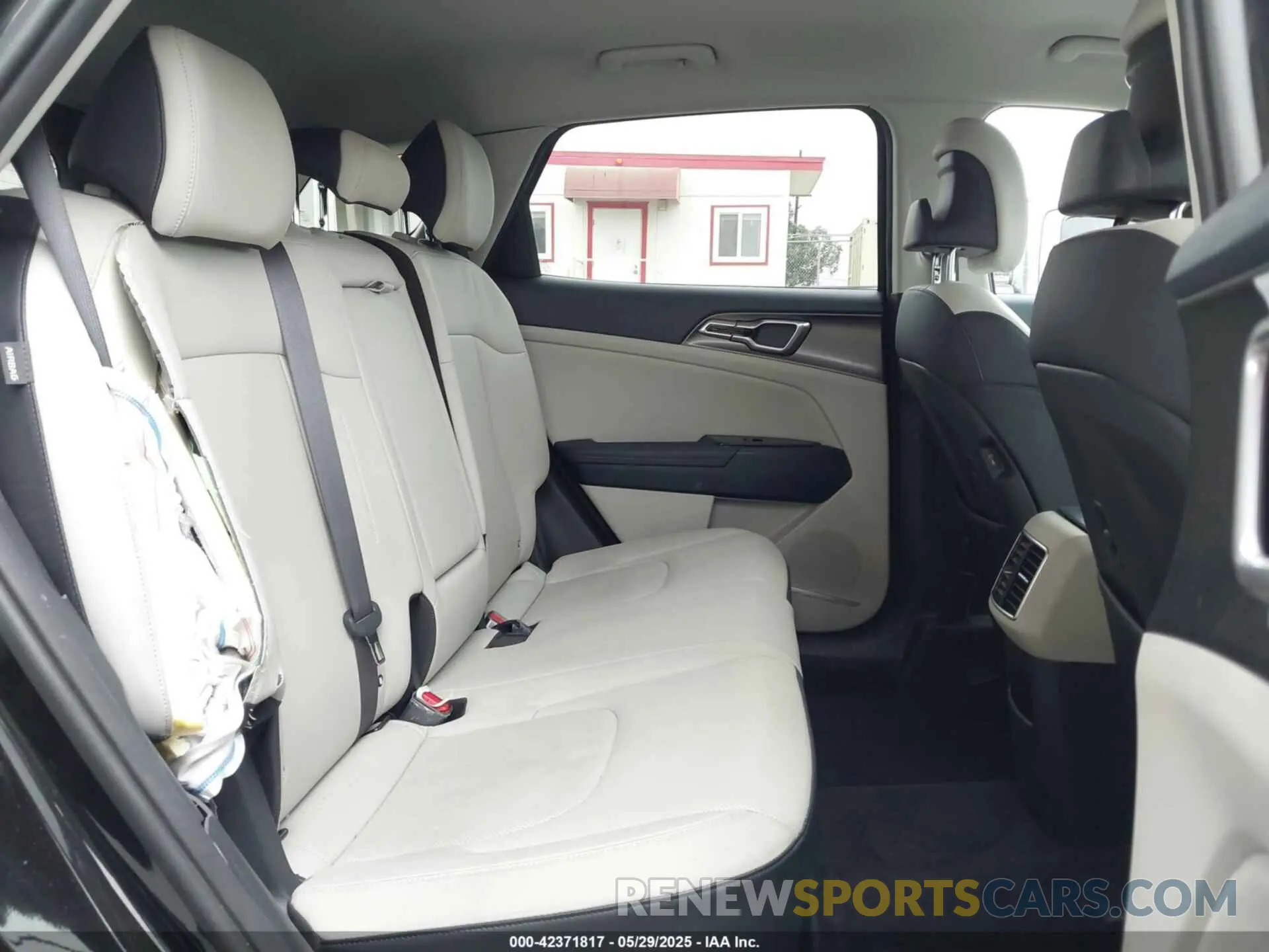 8 Photograph of a damaged car KNDPVCDGXR7128291 KIA SPORTAGE HYBRID 2024