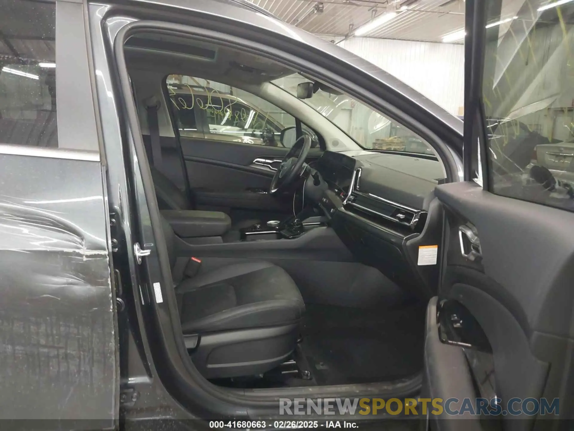5 Photograph of a damaged car KNDPVCDGXR7162828 KIA SPORTAGE HYBRID 2024