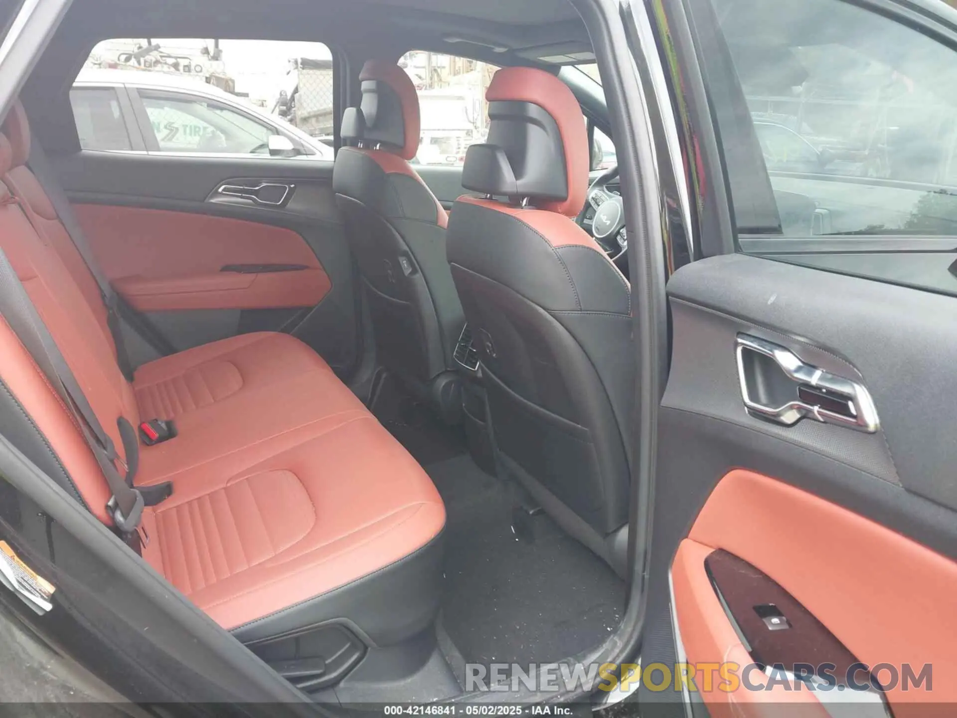 8 Photograph of a damaged car KNDPXCDG2R7145788 KIA SPORTAGE HYBRID 2024