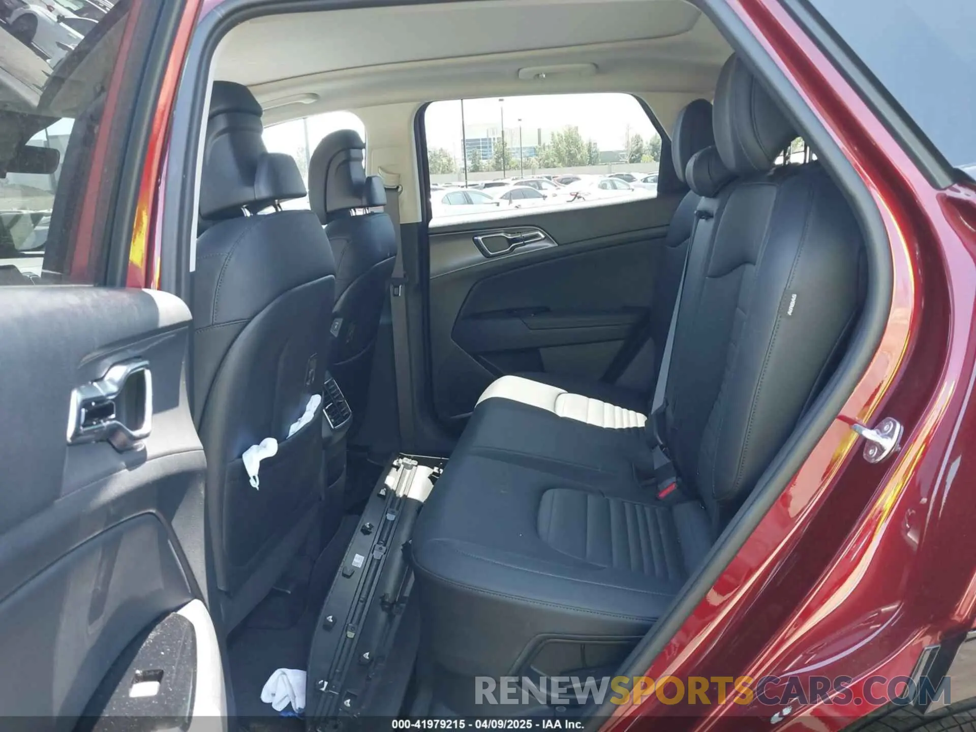8 Photograph of a damaged car KNDPXCDGXR7172057 KIA SPORTAGE HYBRID 2024