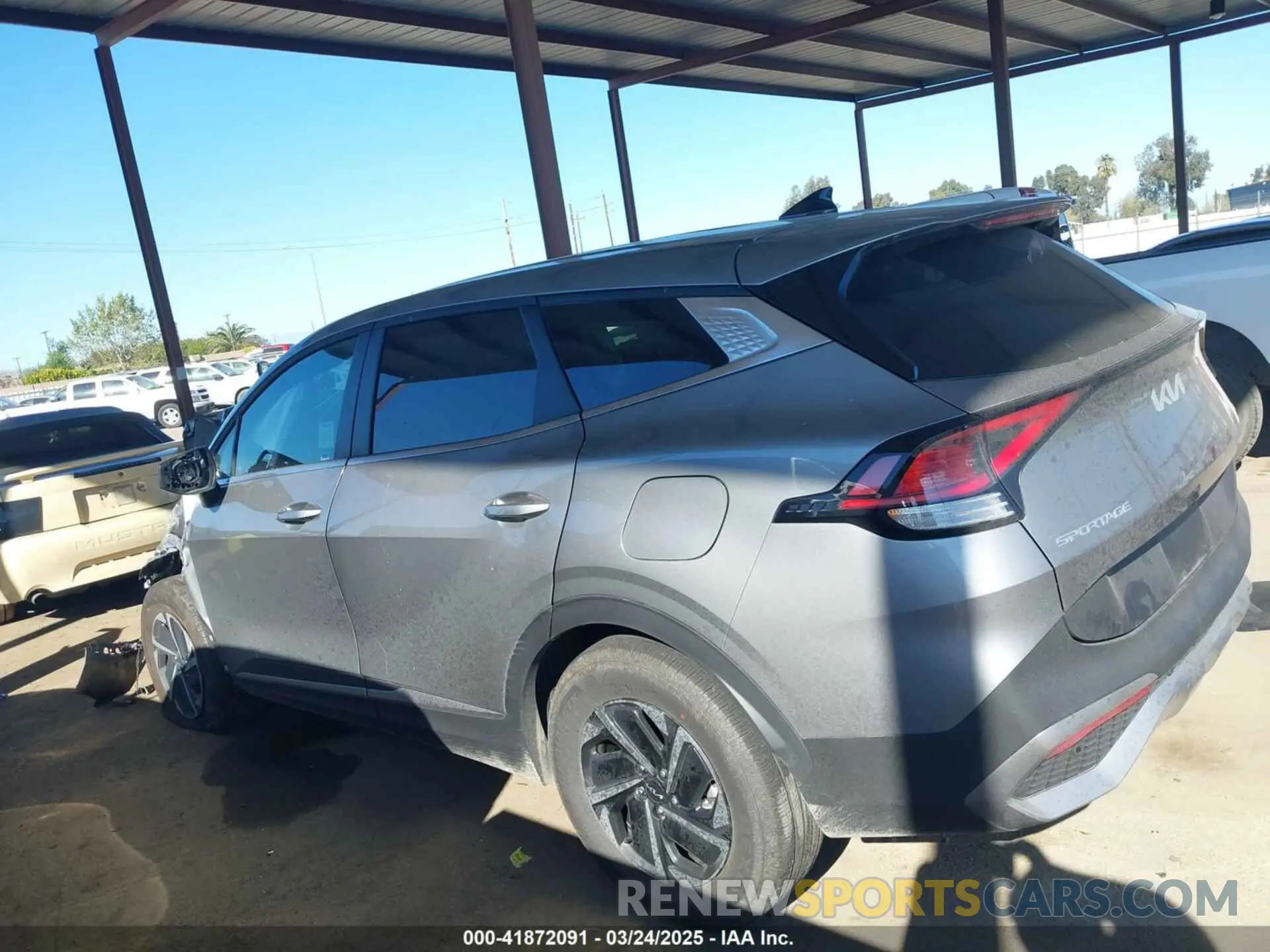 14 Photograph of a damaged car KNDPU3DG0S7197354 KIA SPORTAGE HYBRID 2025
