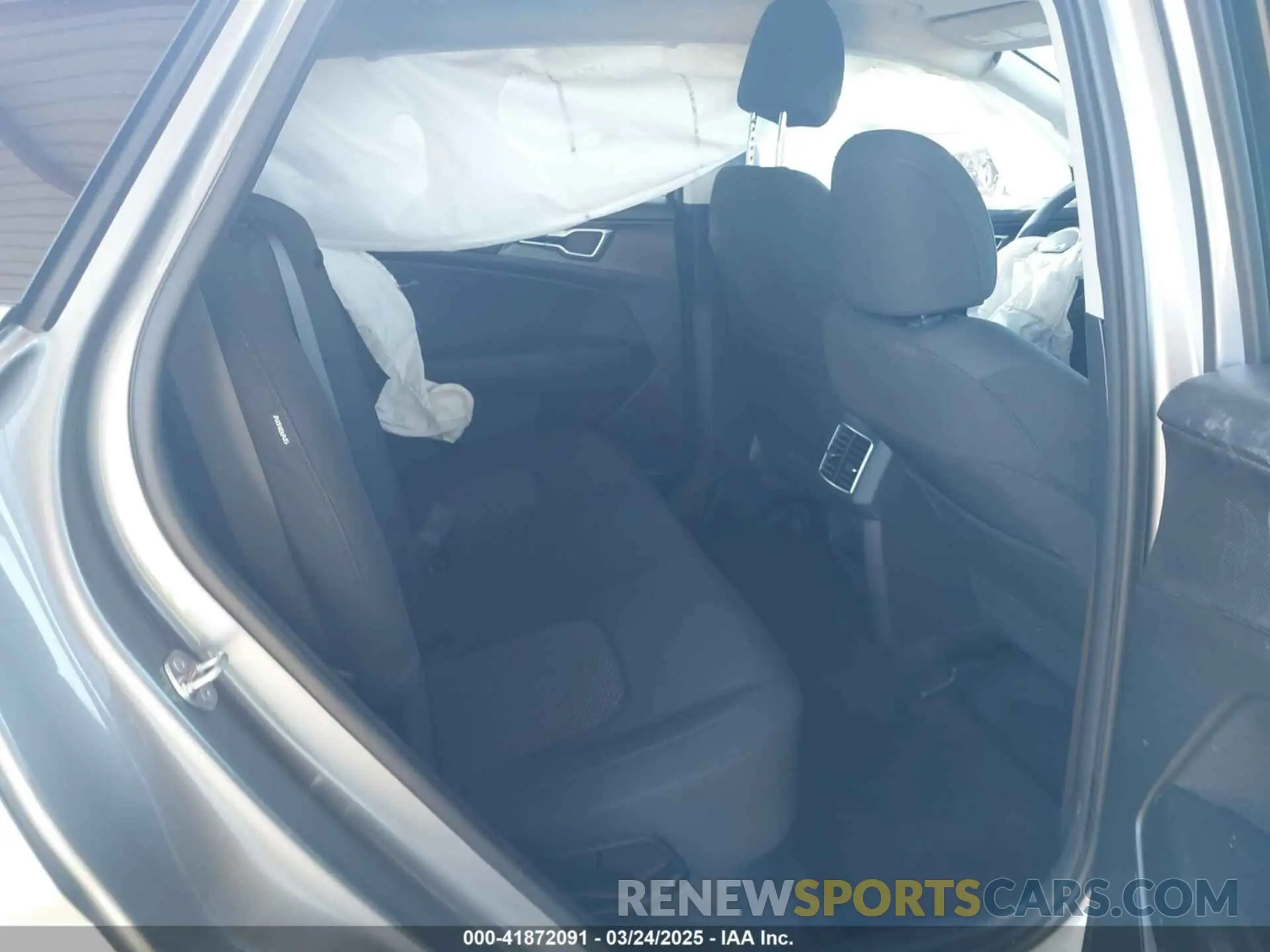 8 Photograph of a damaged car KNDPU3DG0S7197354 KIA SPORTAGE HYBRID 2025