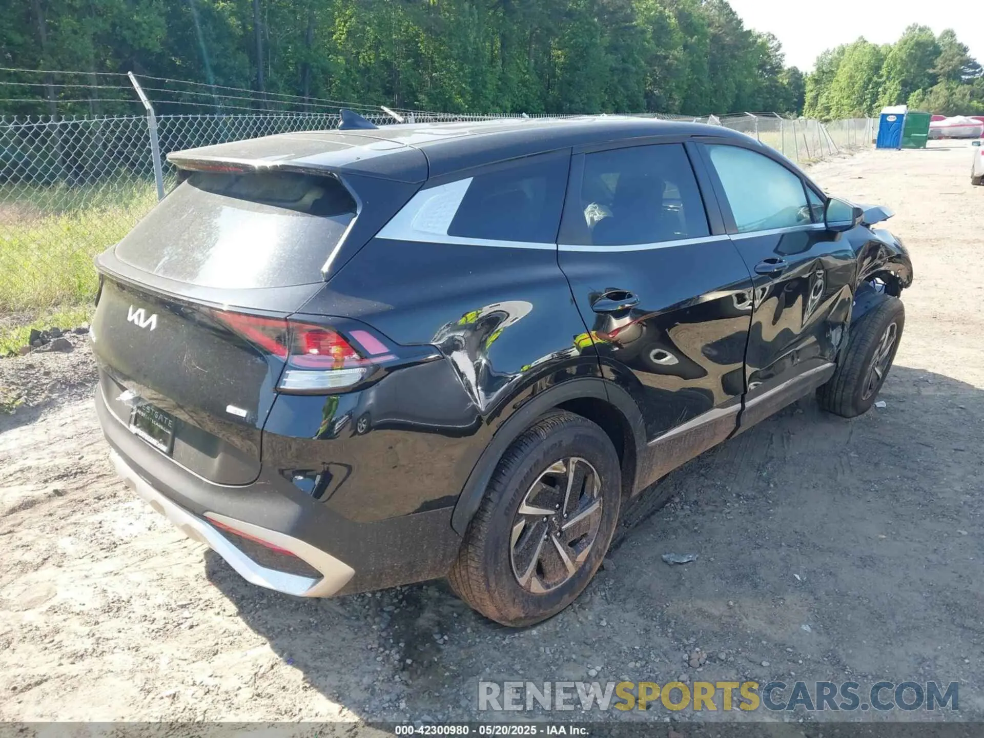 4 Photograph of a damaged car KNDPU3DG4S7193680 KIA SPORTAGE HYBRID 2025
