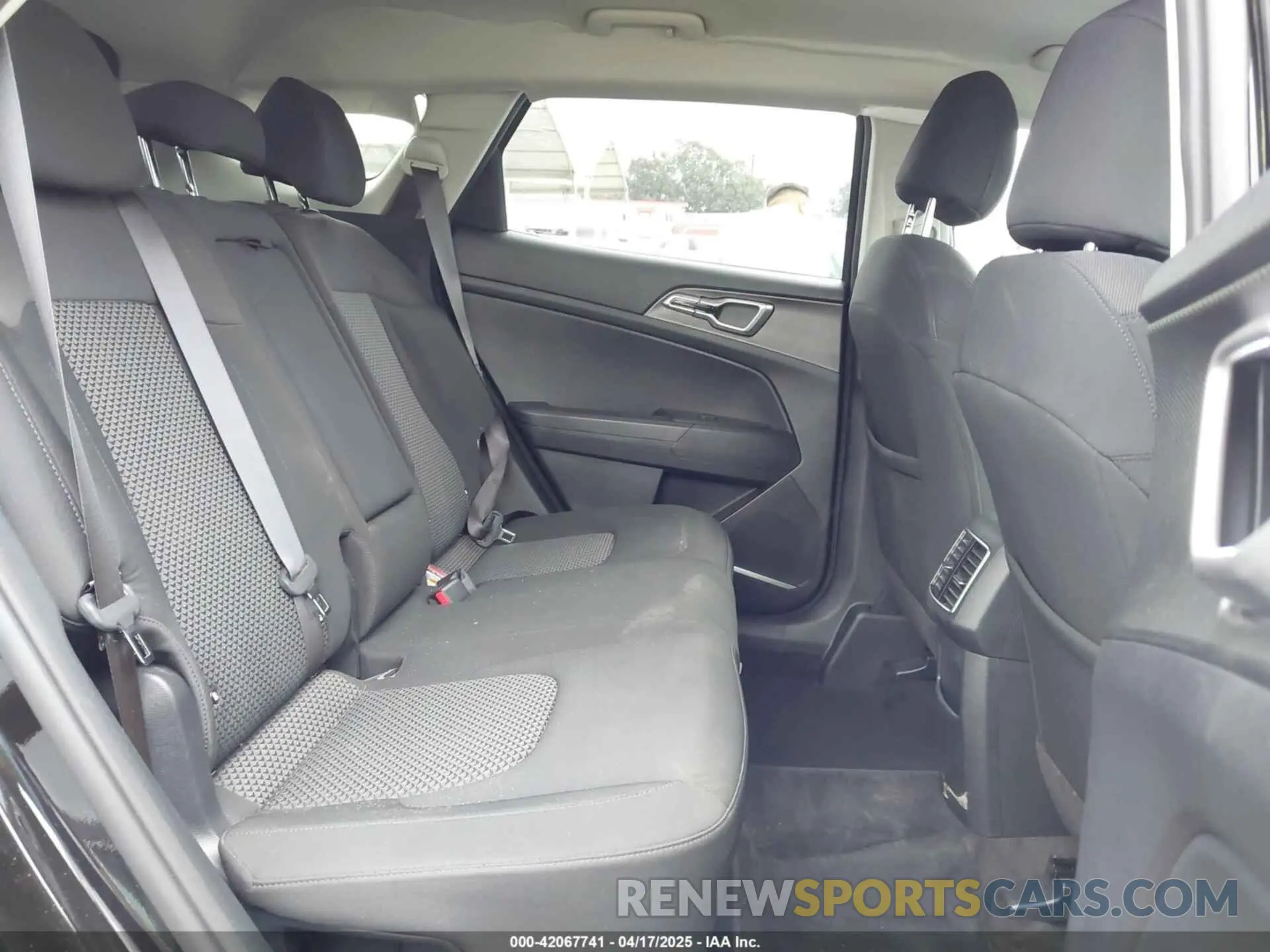8 Photograph of a damaged car KNDPUCDG8S7181774 KIA SPORTAGE HYBRID 2025