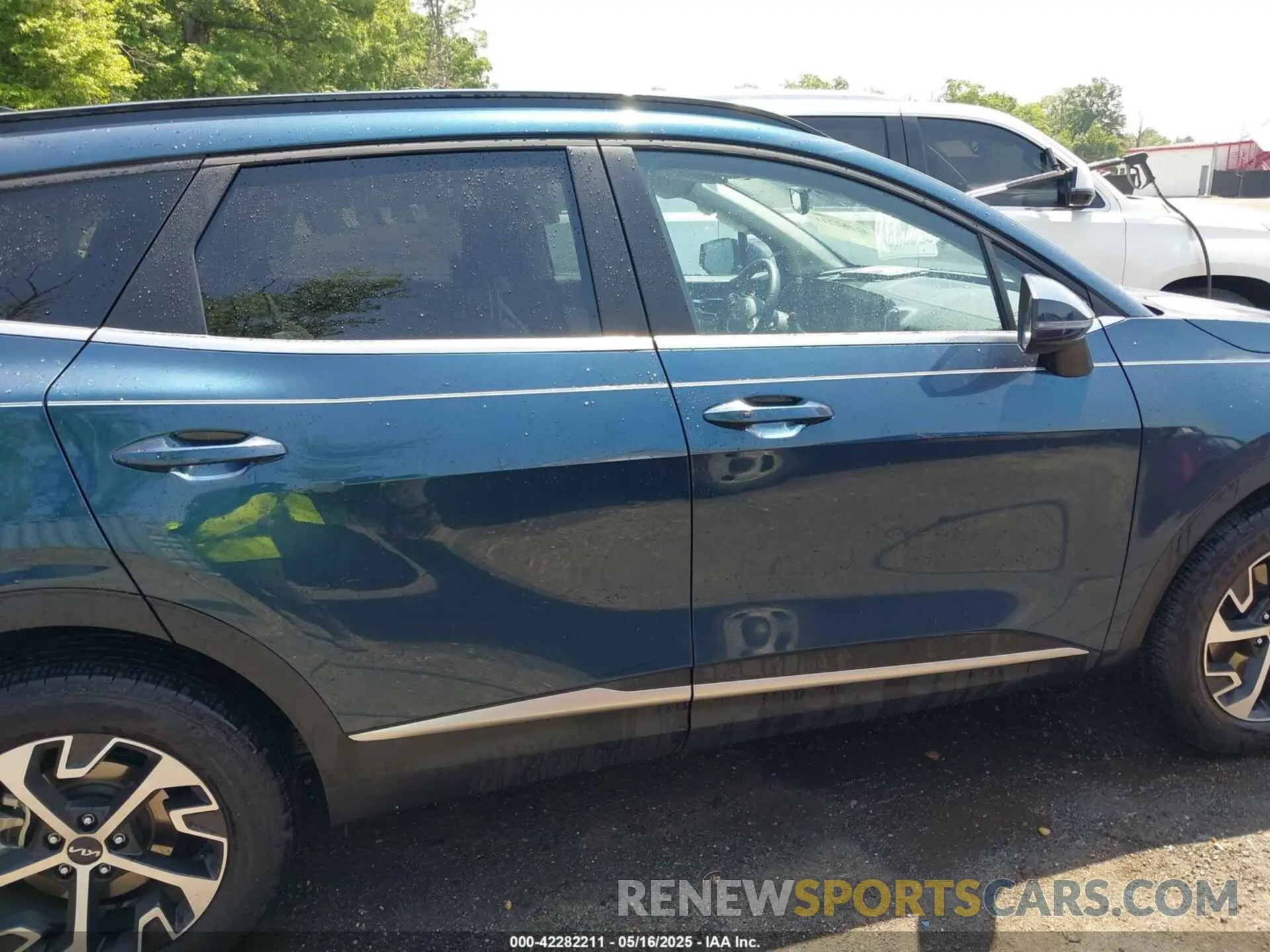 13 Photograph of a damaged car KNDPVCDG1S7223635 KIA SPORTAGE HYBRID 2025