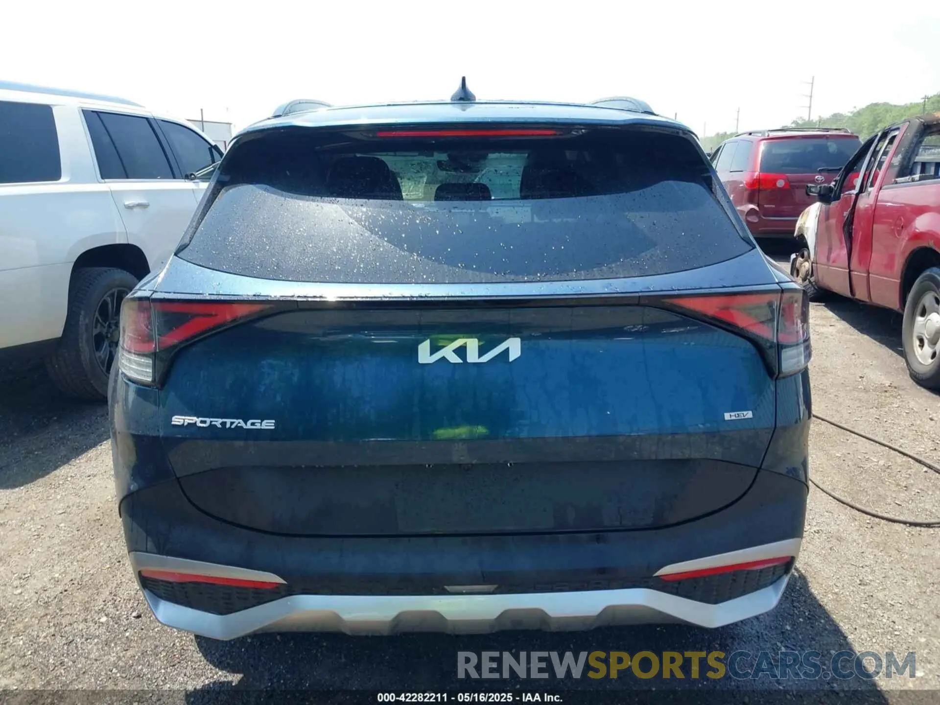 16 Photograph of a damaged car KNDPVCDG1S7223635 KIA SPORTAGE HYBRID 2025