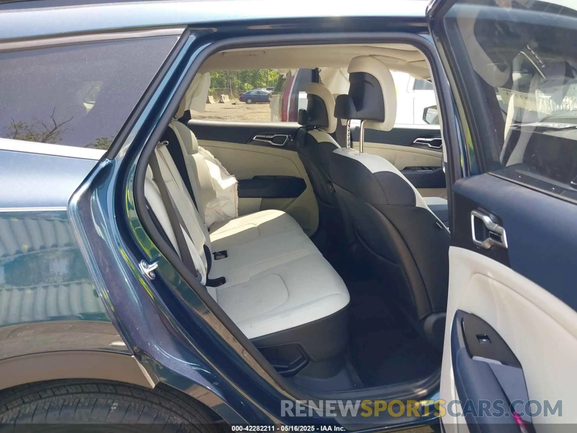 8 Photograph of a damaged car KNDPVCDG1S7223635 KIA SPORTAGE HYBRID 2025