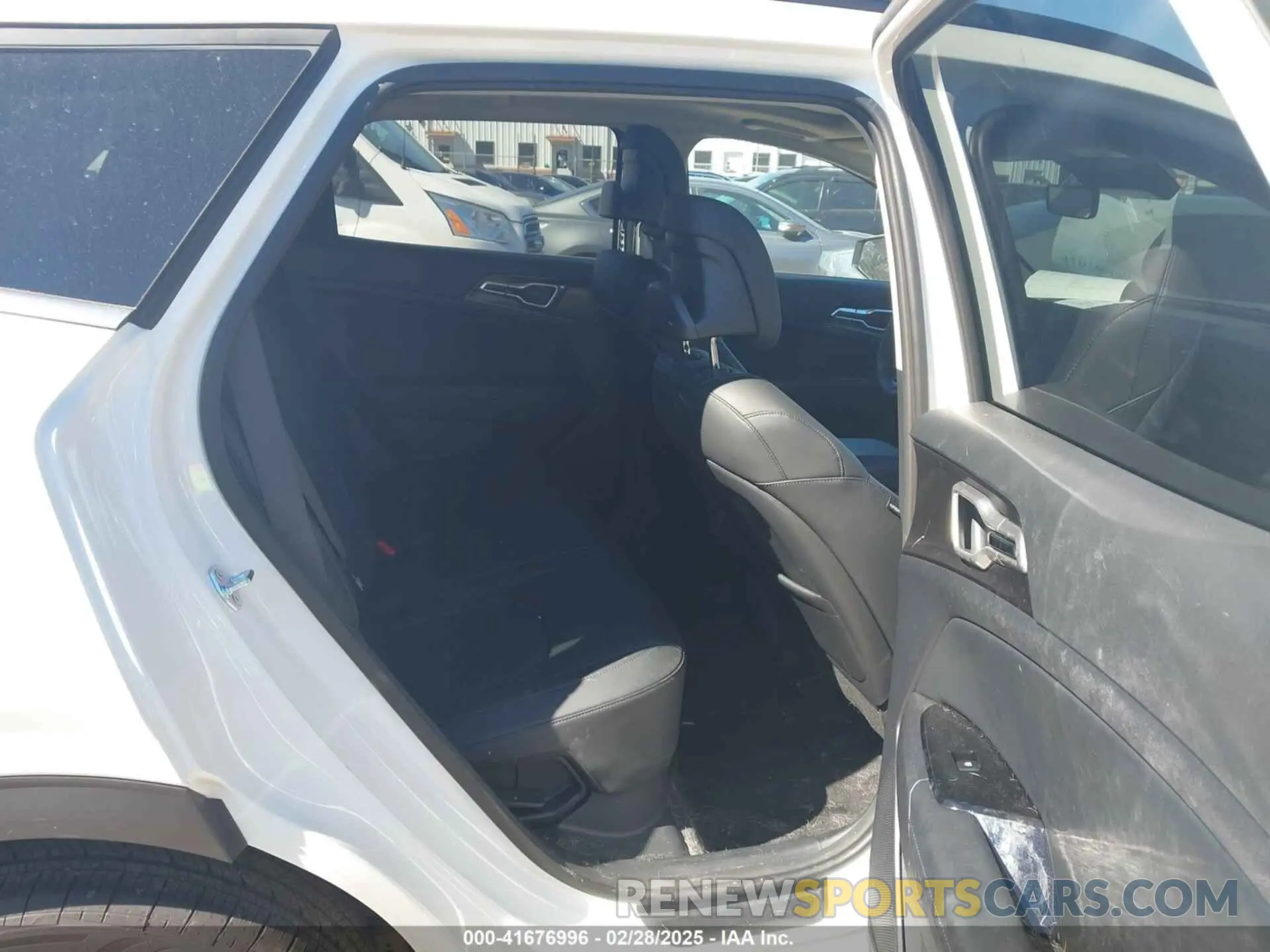 8 Photograph of a damaged car KNDPVCDG3S7192307 KIA SPORTAGE HYBRID 2025