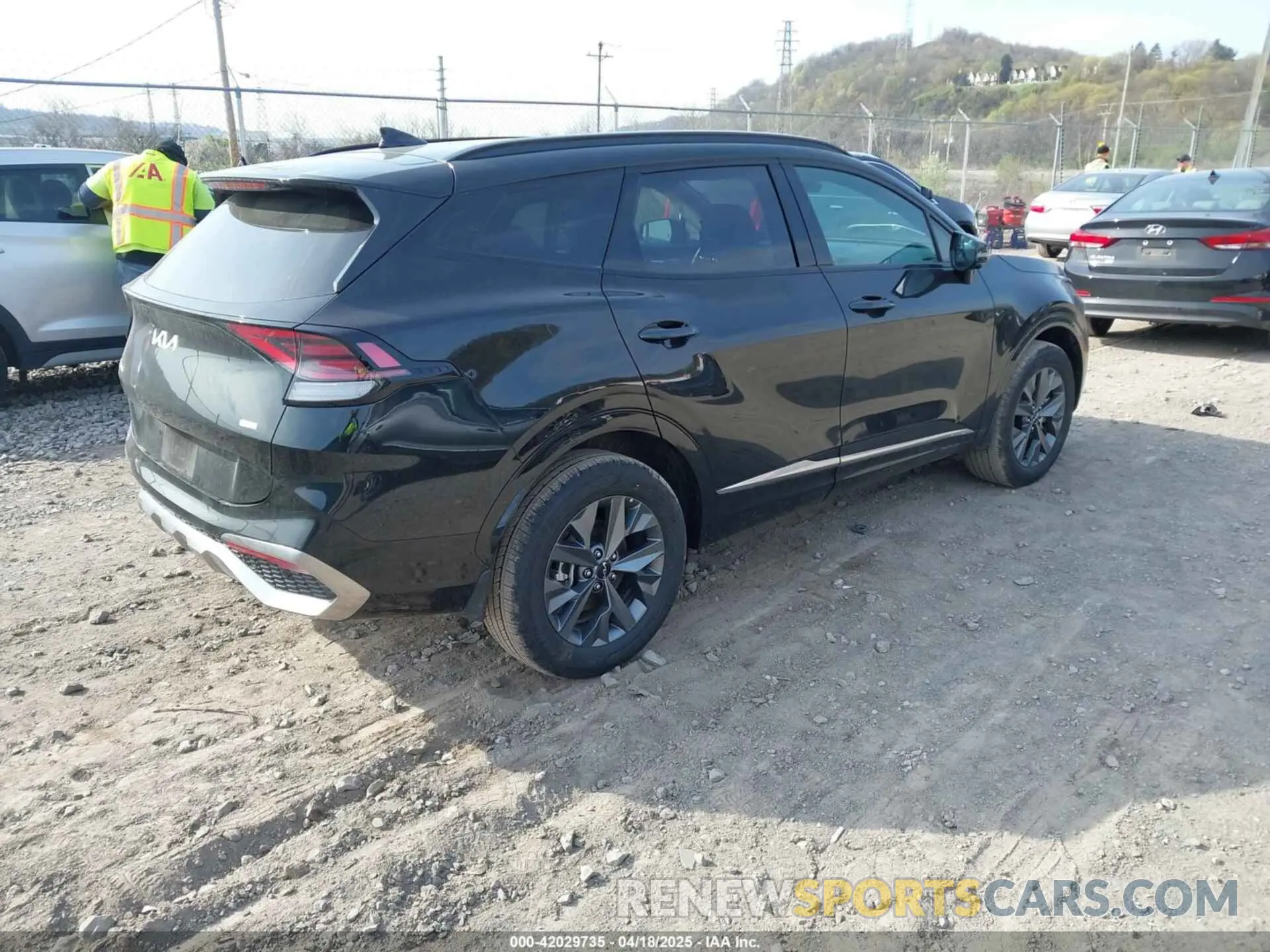 4 Photograph of a damaged car KNDPXCDG8S7189557 KIA SPORTAGE HYBRID 2025