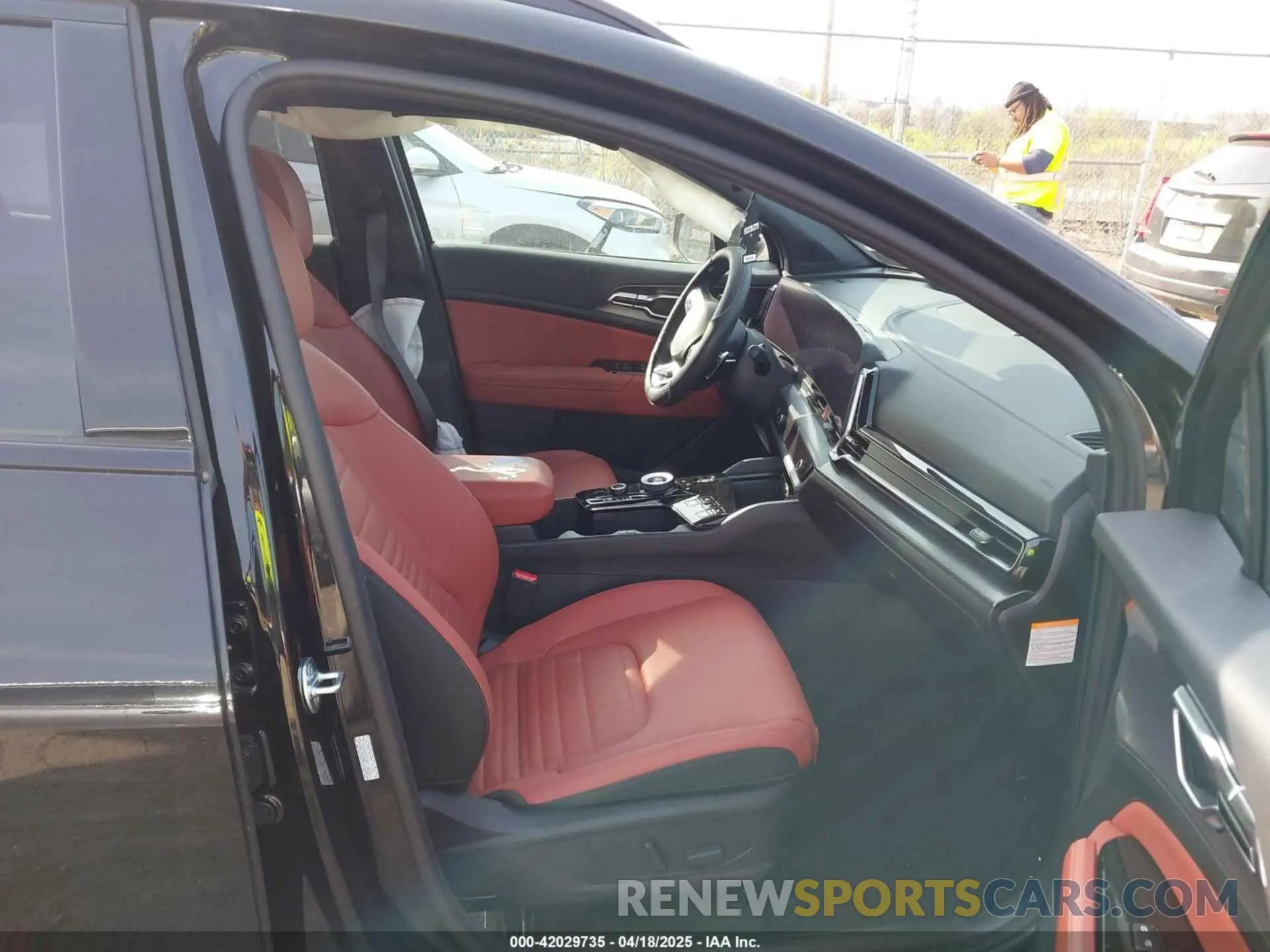 5 Photograph of a damaged car KNDPXCDG8S7189557 KIA SPORTAGE HYBRID 2025